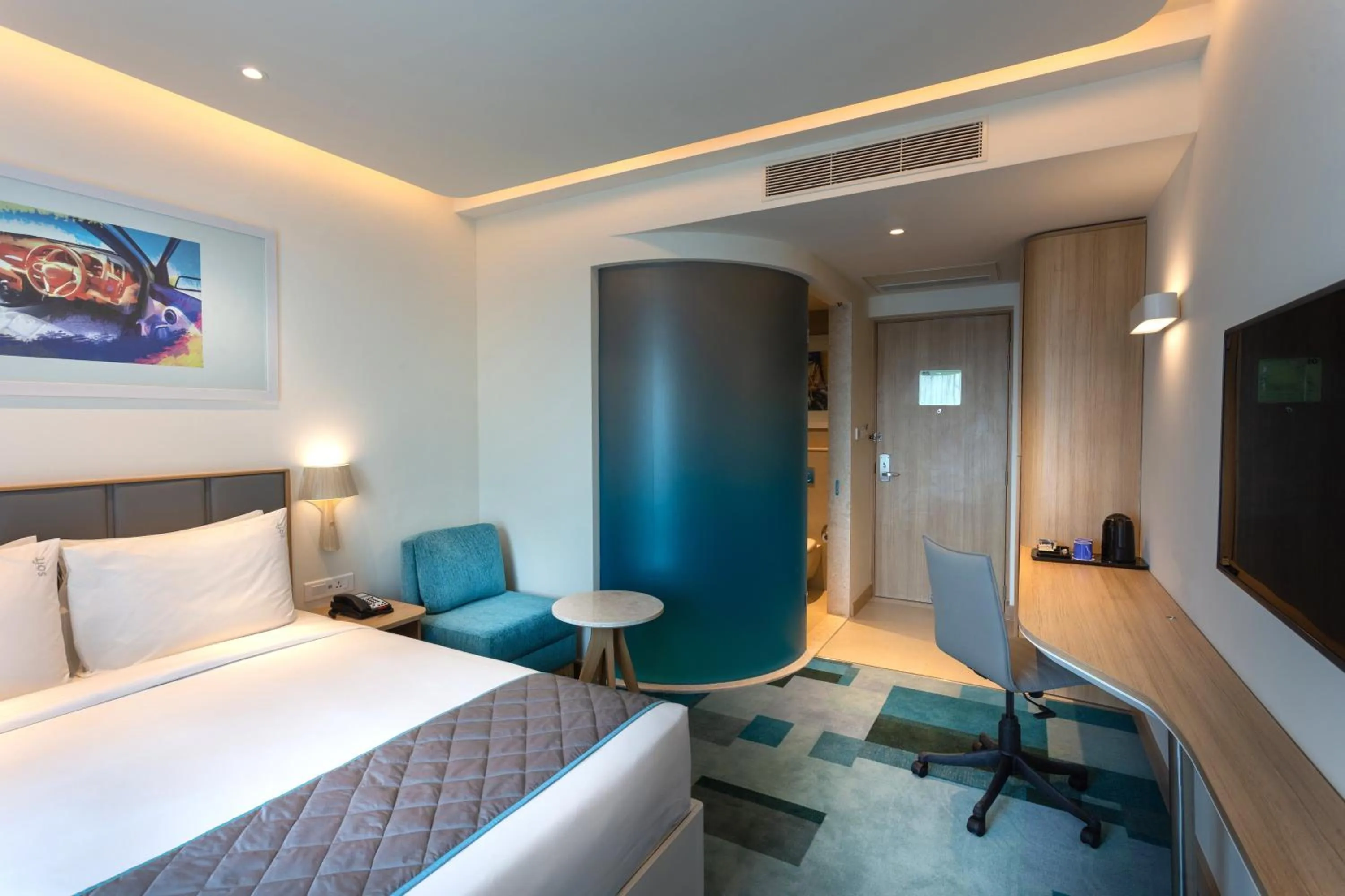 Photo of the whole room, Bed in Holiday Inn Express & Suites Bengaluru Old Madras Road by IHG