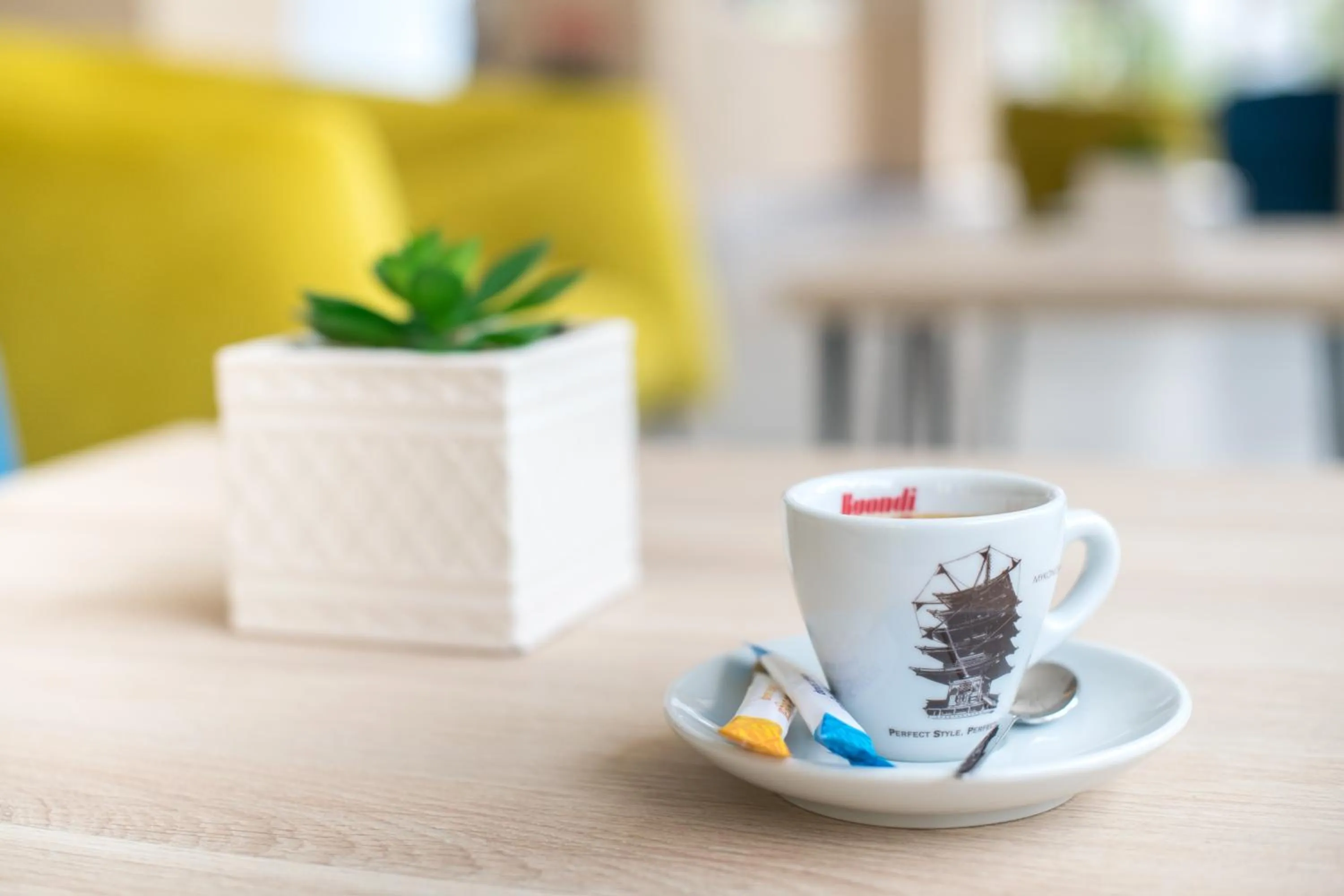 Restaurant/places to eat in Cinema Hotel