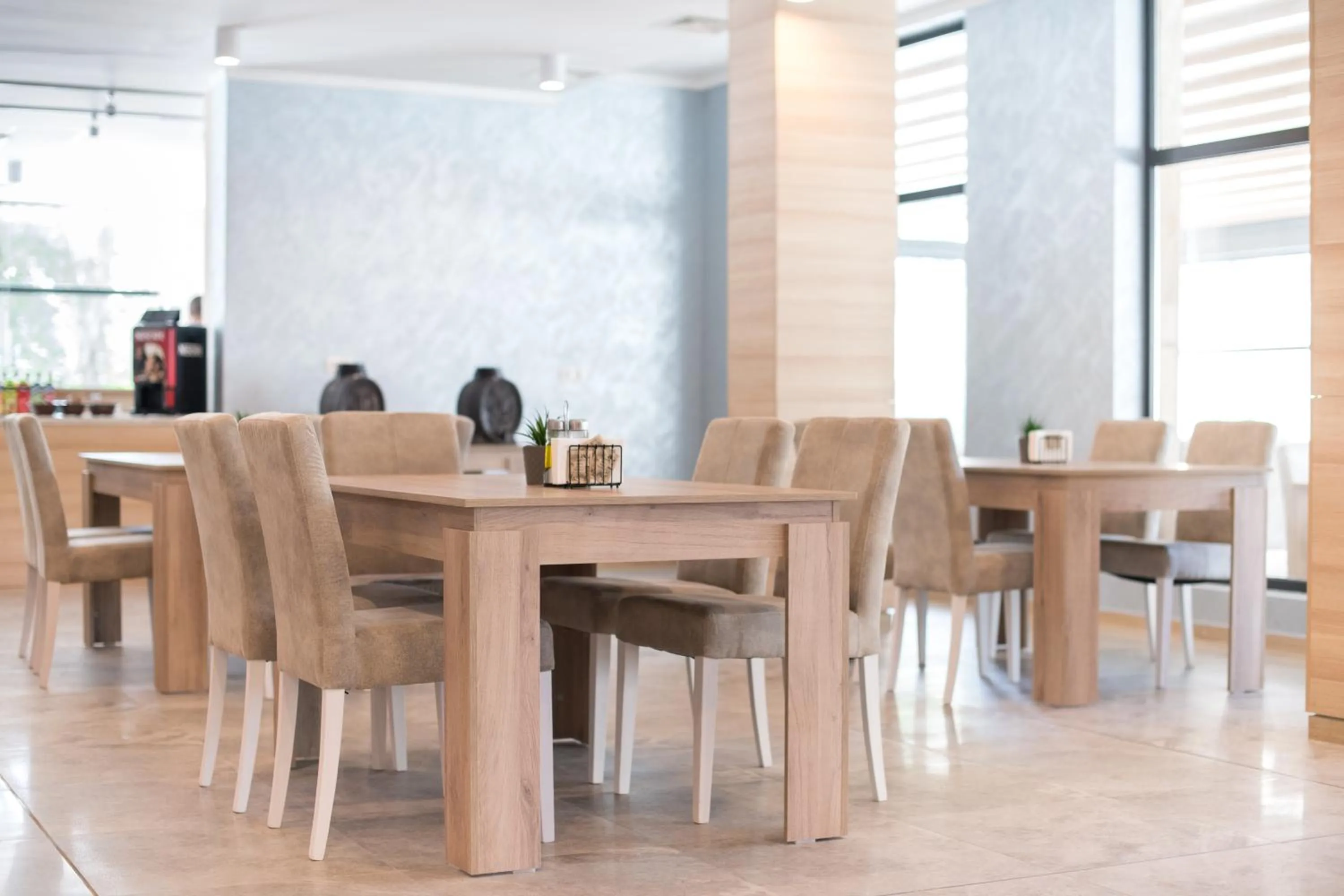 Restaurant/places to eat in Cinema Hotel