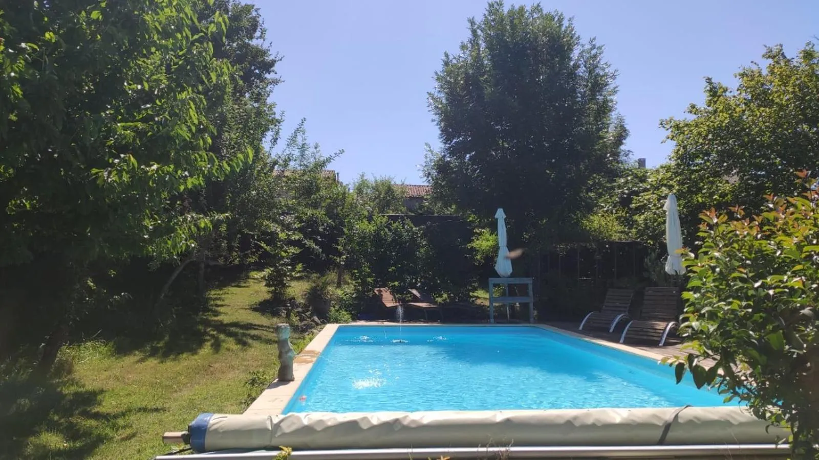 Swimming pool in Infocus-Du-Sud