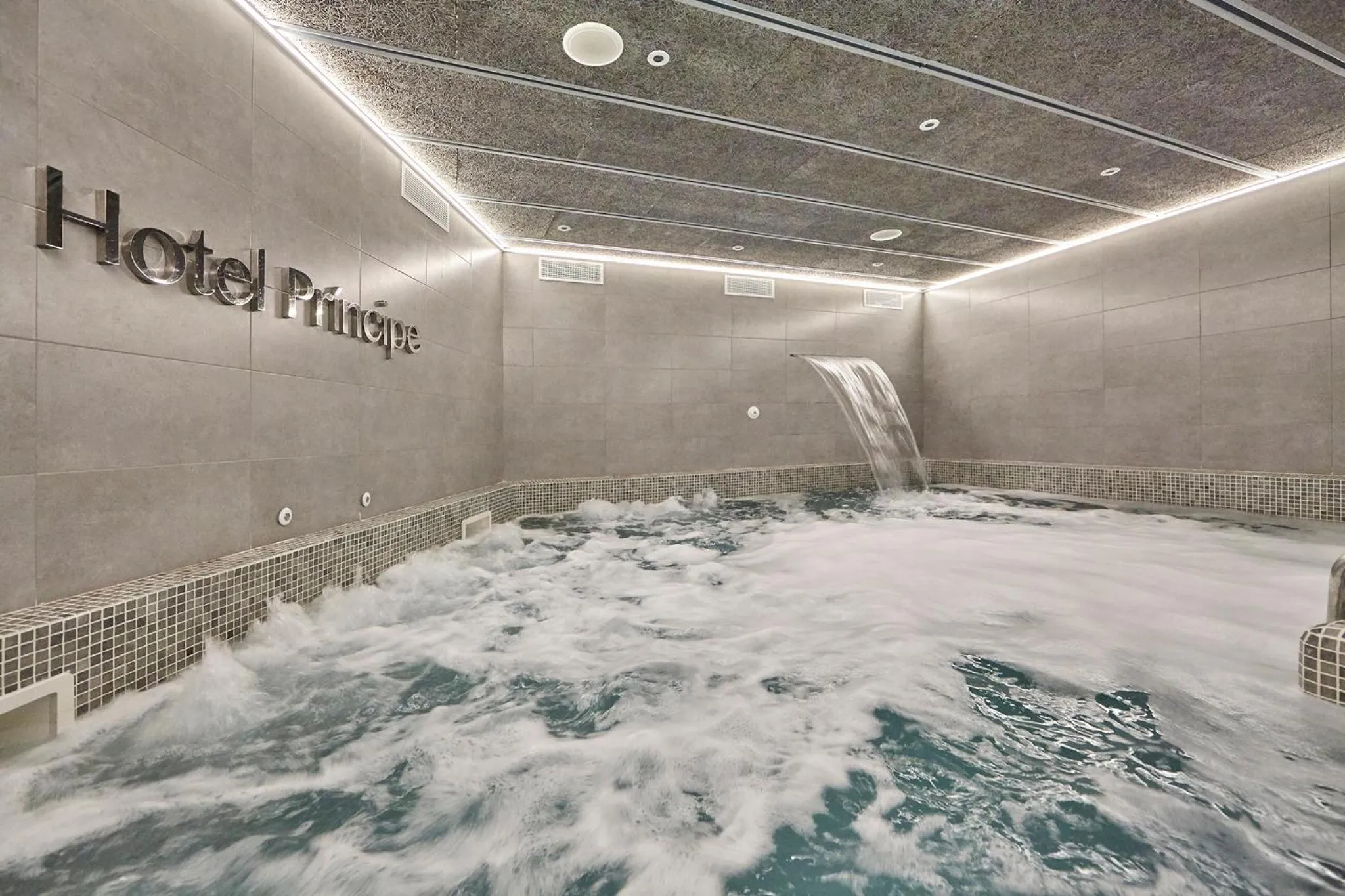 Swimming pool in Hotel Principe Wellness&Spa