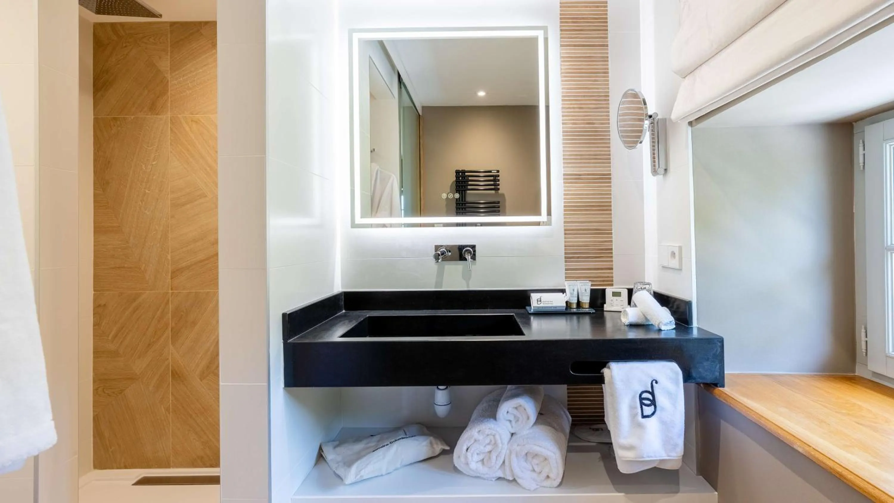 Bathroom in Domaine de Dolomieu Hotel & Spa - BW Premier Collection