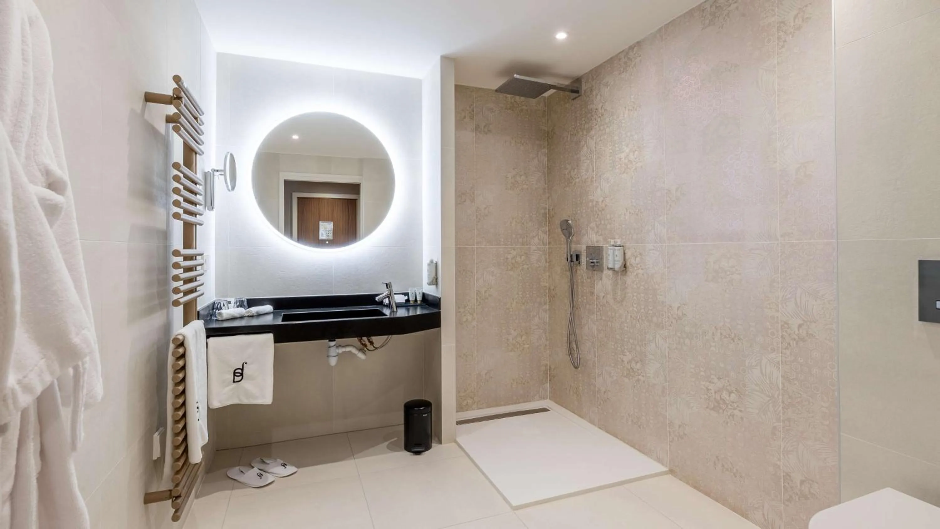 Bathroom in Domaine de Dolomieu Hotel & Spa - BW Premier Collection