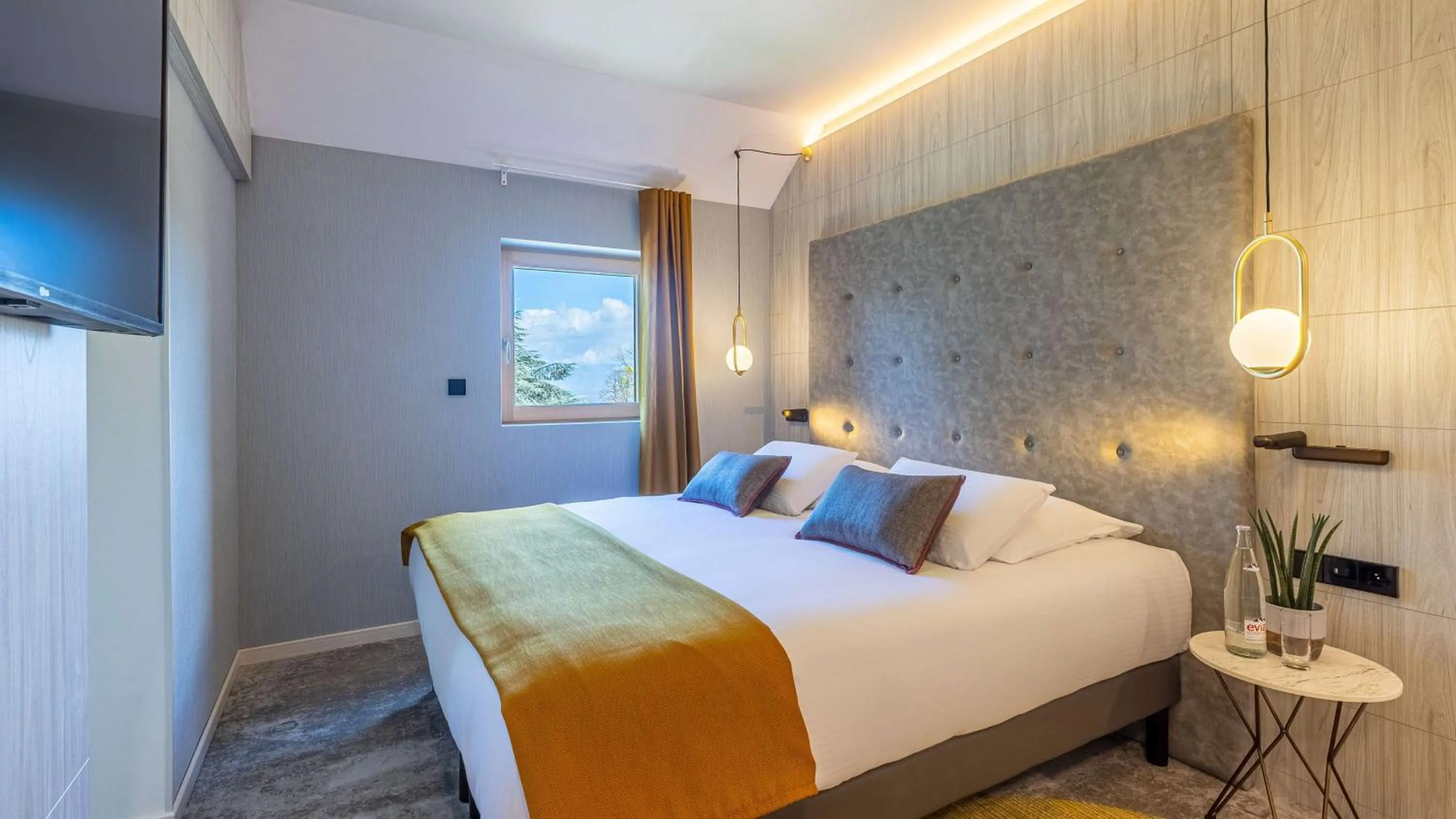 Bedroom, Bed in Domaine de Dolomieu Hotel & Spa - BW Premier Collection