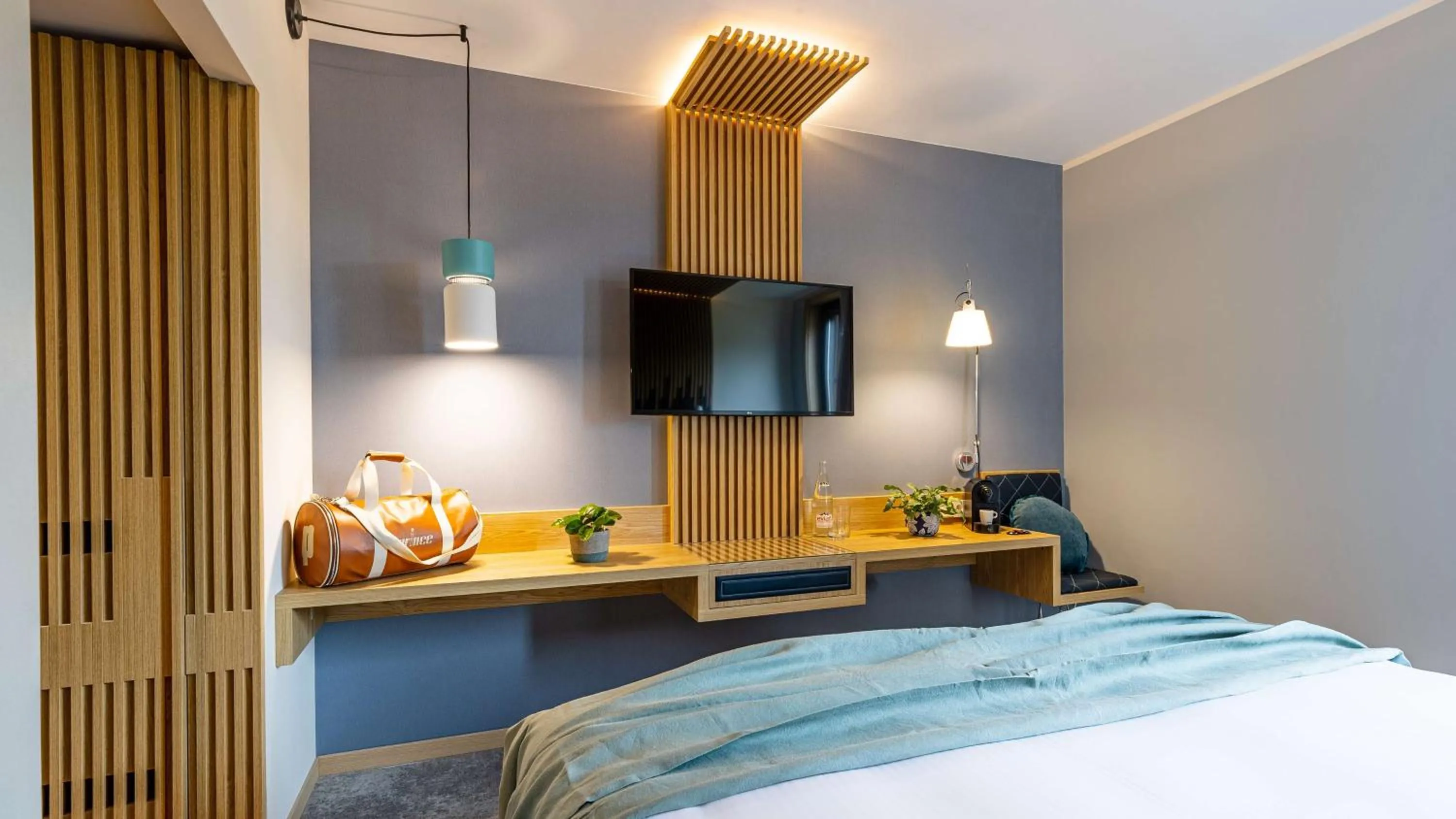 Communal lounge/ TV room, Bed in Domaine de Dolomieu Hotel & Spa - BW Premier Collection