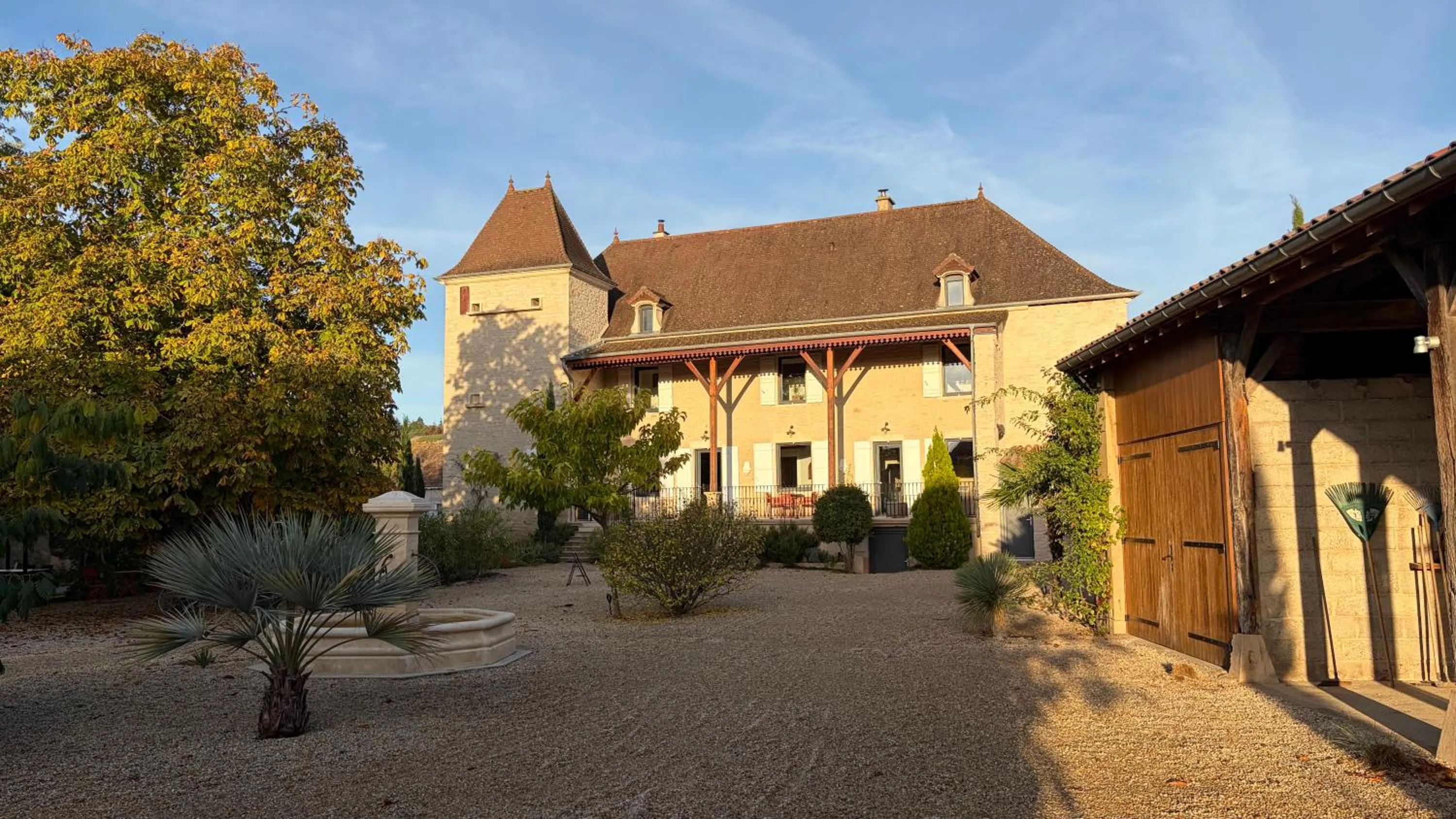 Property building in Le Clos De Quintaine Chambres d'Hôtes