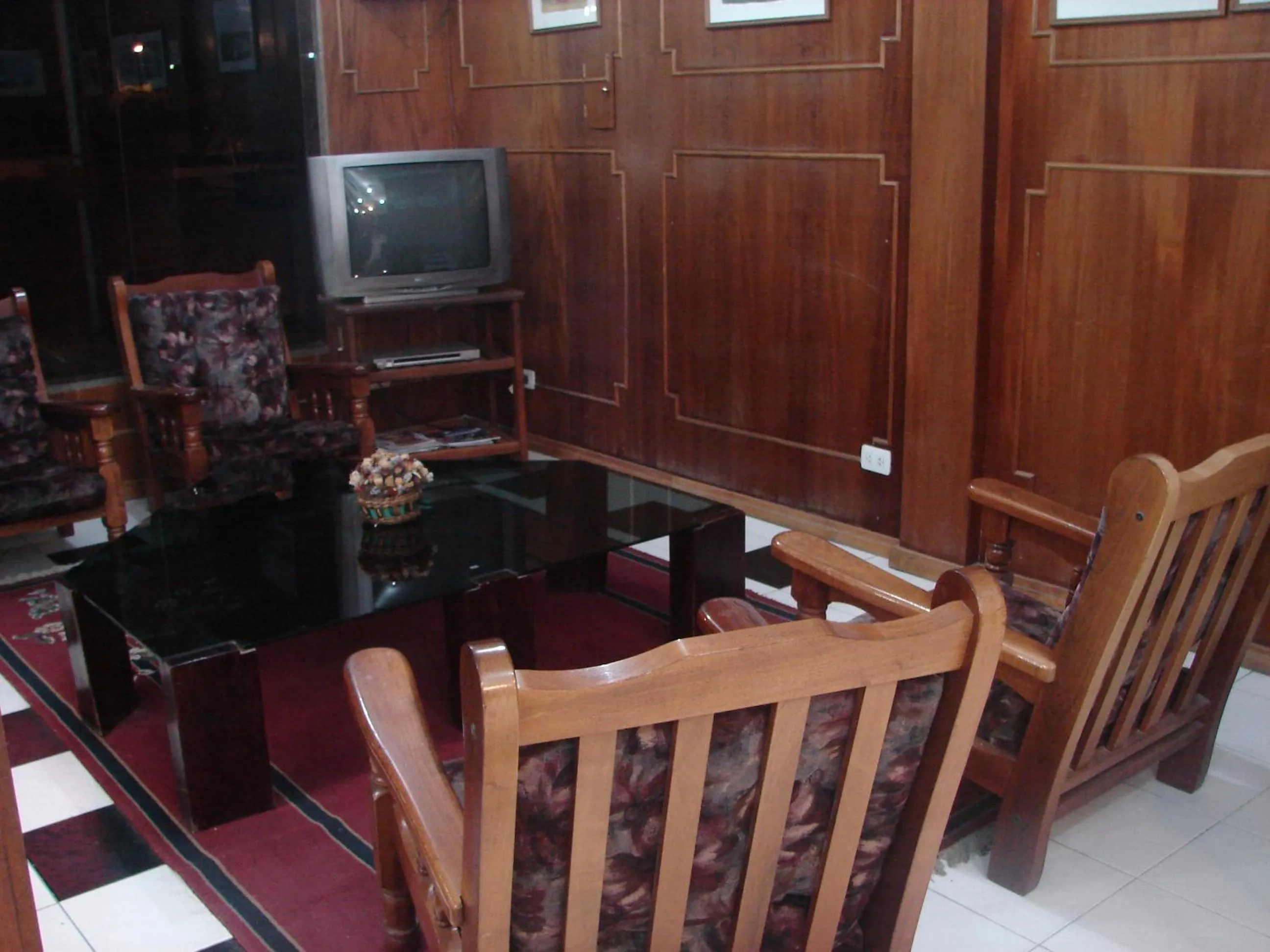 Communal lounge/ TV room in Cheltum Hotel