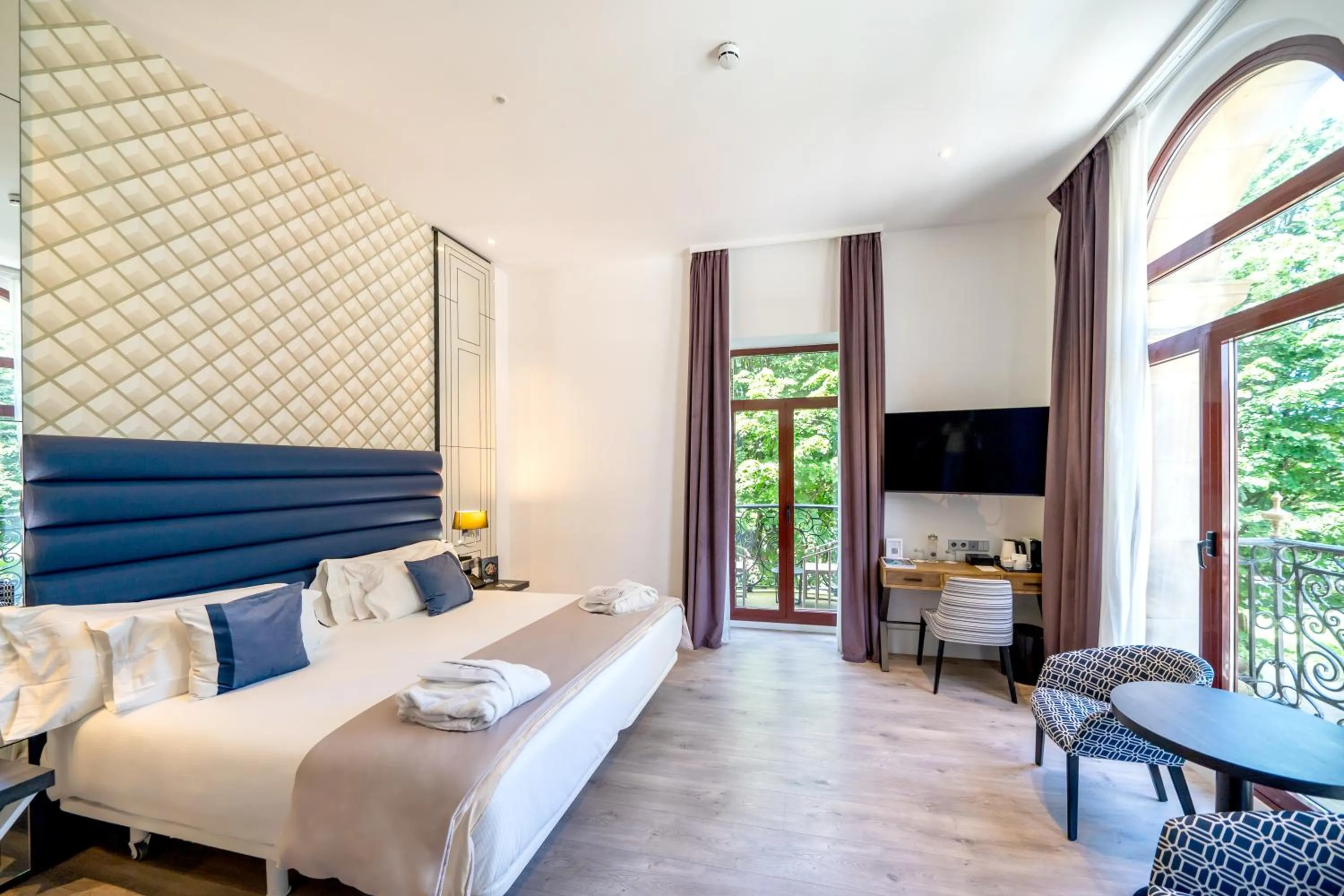 Photo of the whole room, Bed in Abba San Sebastián Hotel