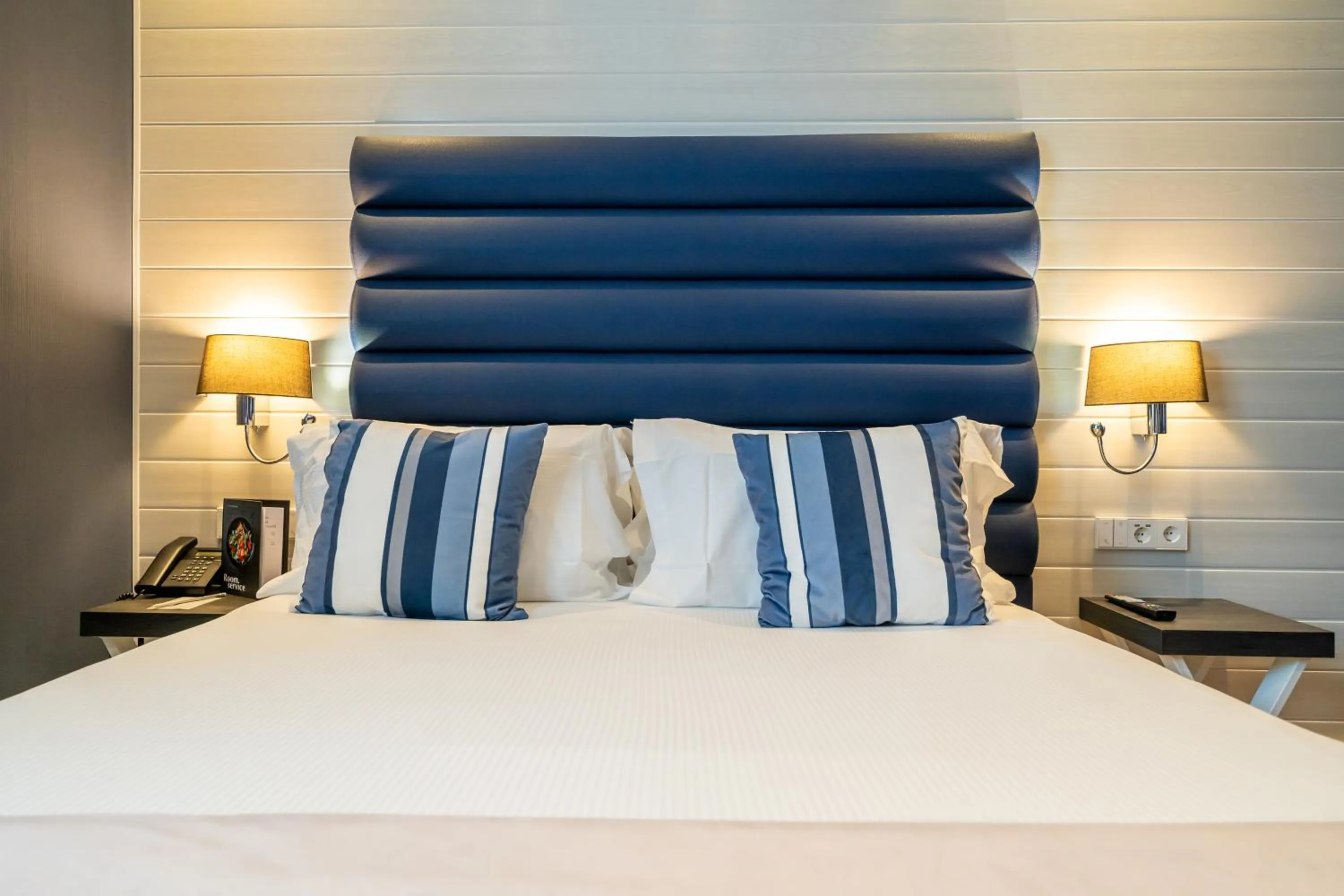 Bed in Abba San Sebastián Hotel