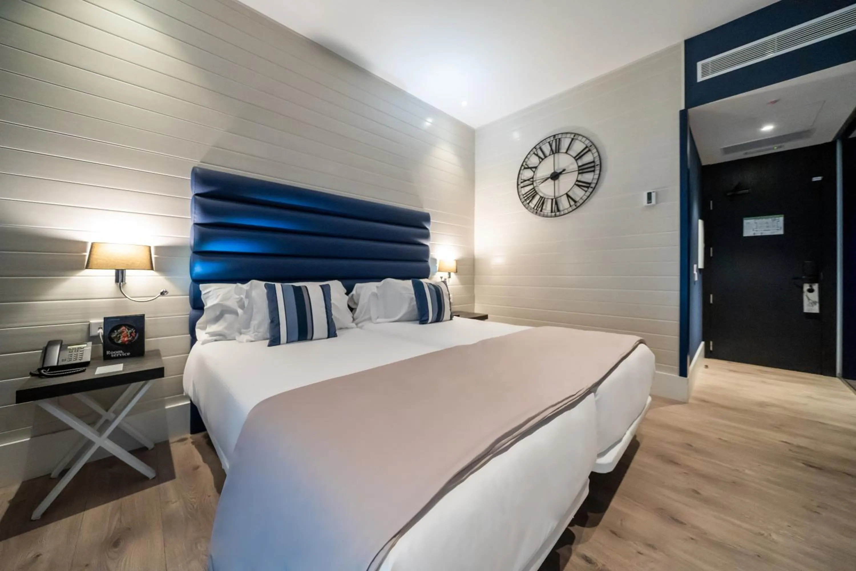 Bedroom, Bed in Abba San Sebastián Hotel