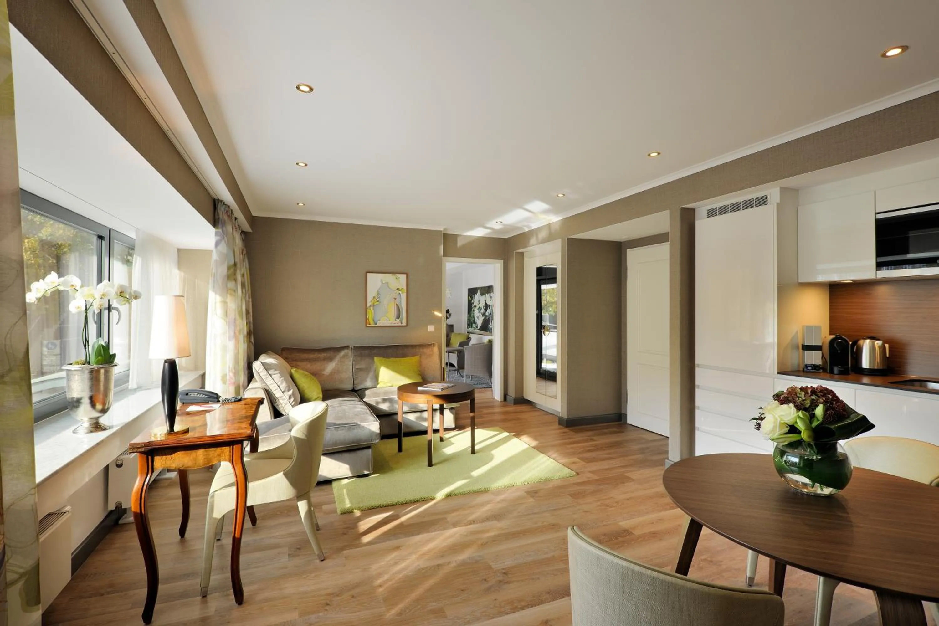 TV and multimedia in Kastens Hotel Luisenhof