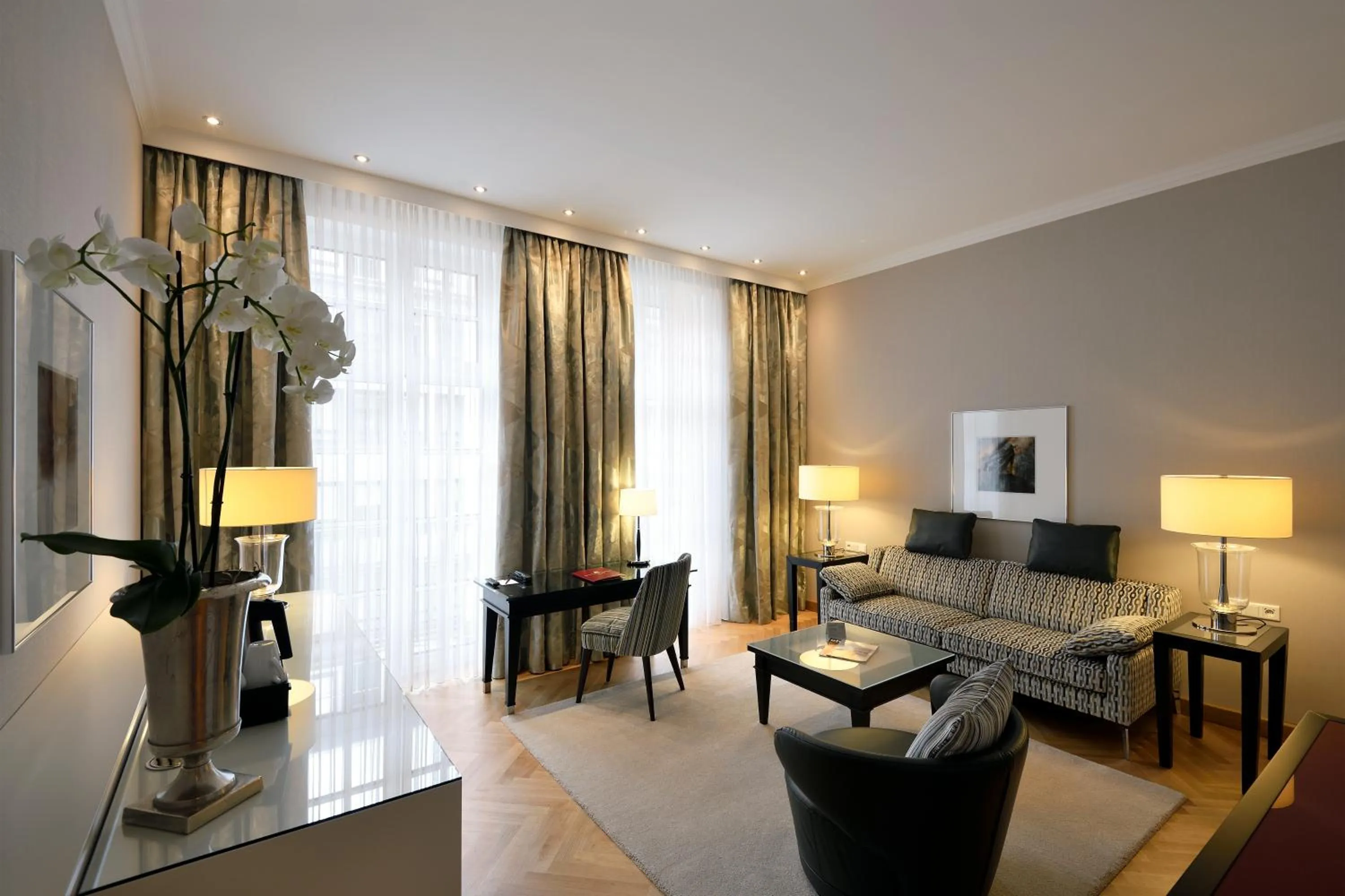 TV and multimedia in Kastens Hotel Luisenhof