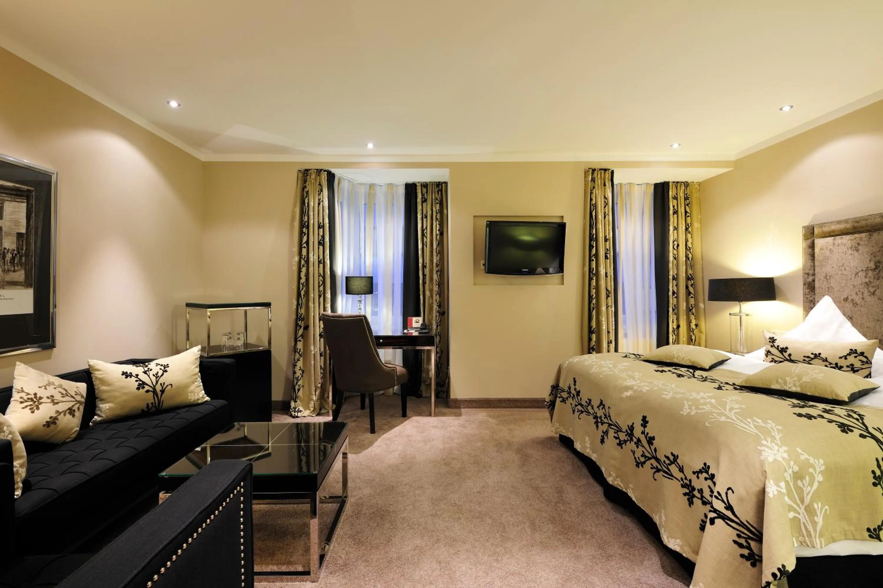 Photo of the whole room, Bed in Kastens Hotel Luisenhof