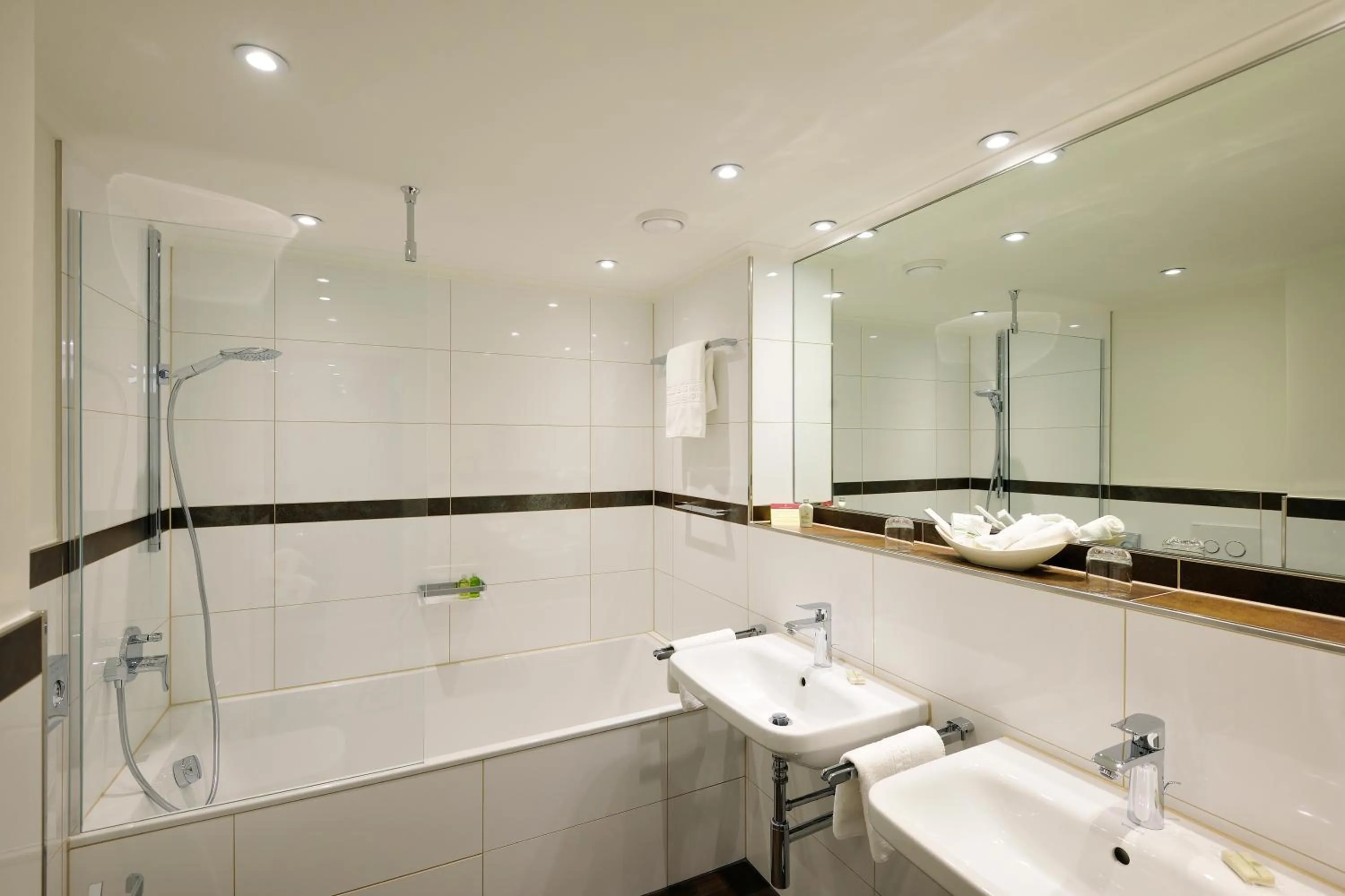 Bathroom in Kastens Hotel Luisenhof