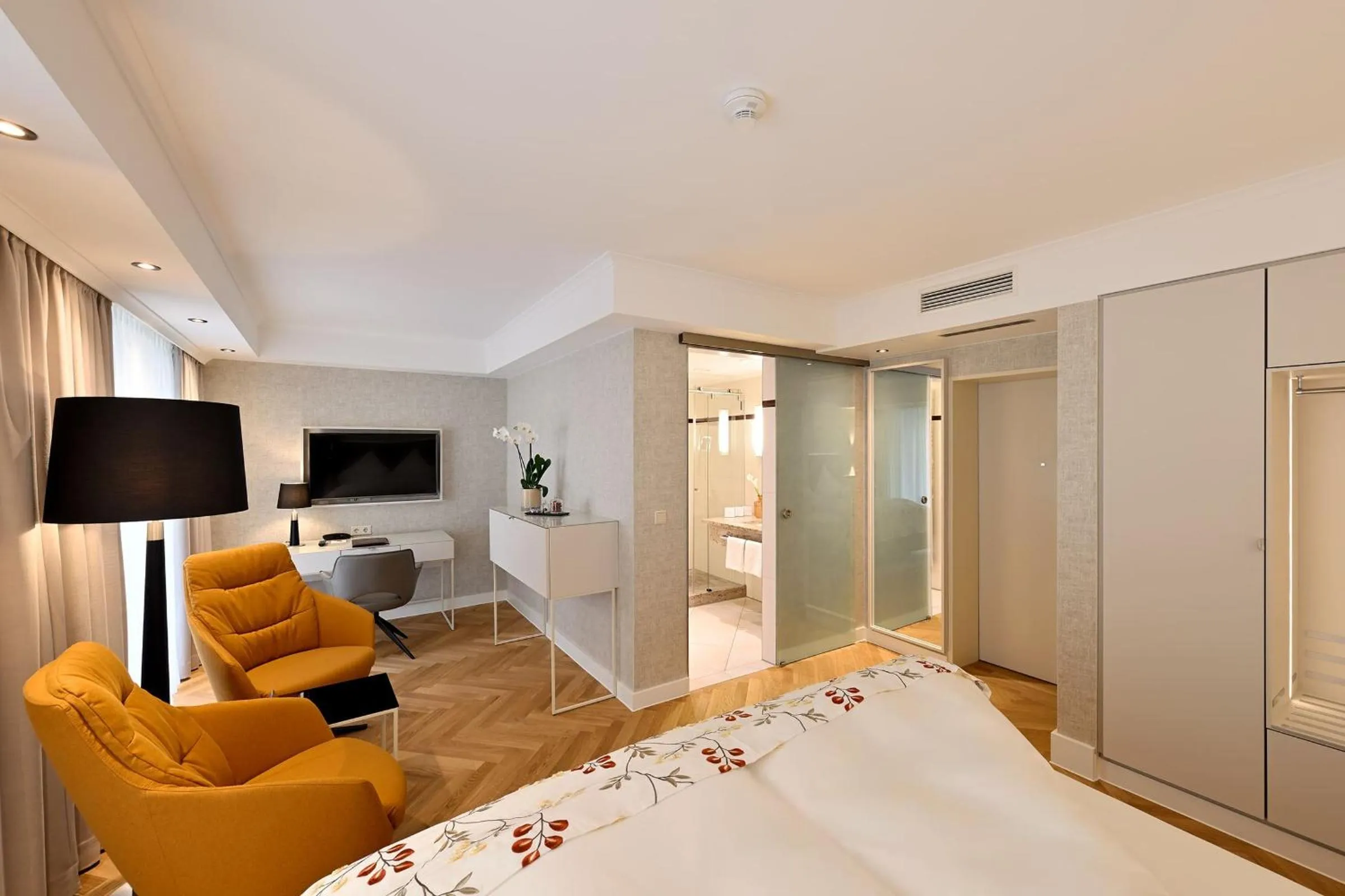 Bed in Kastens Hotel Luisenhof