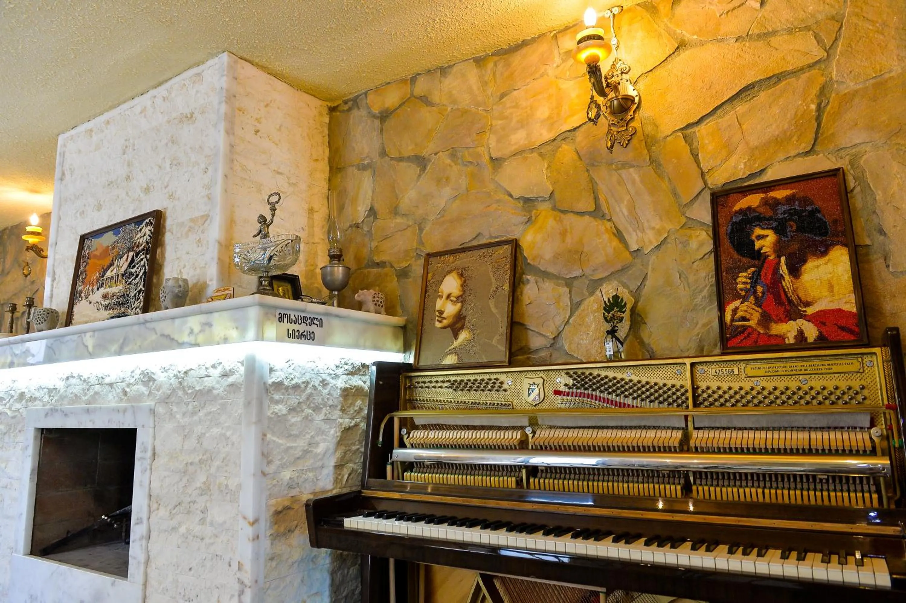 Food and drinks in Hotel History