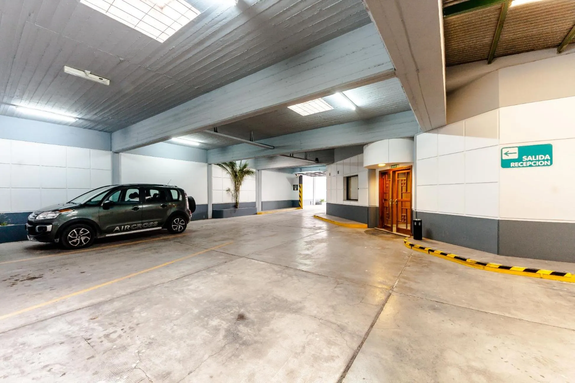 Parking in Hotel Libertador