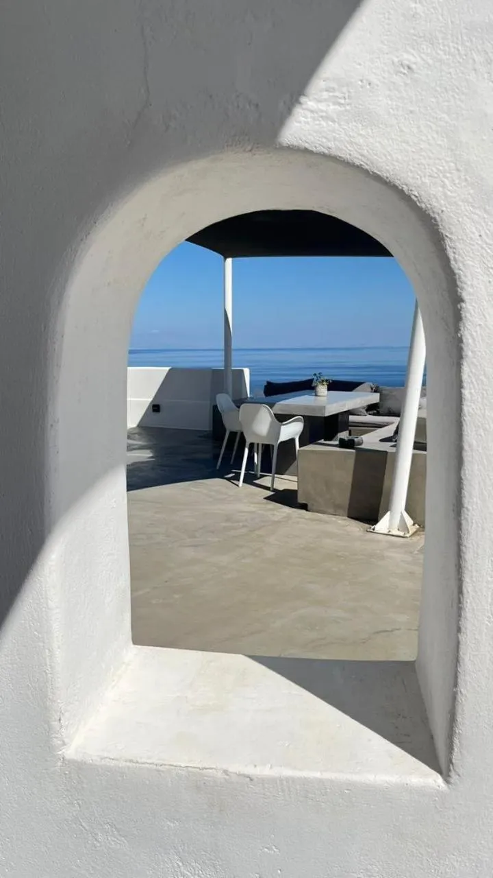 Day in Topos Exclusive Santorini