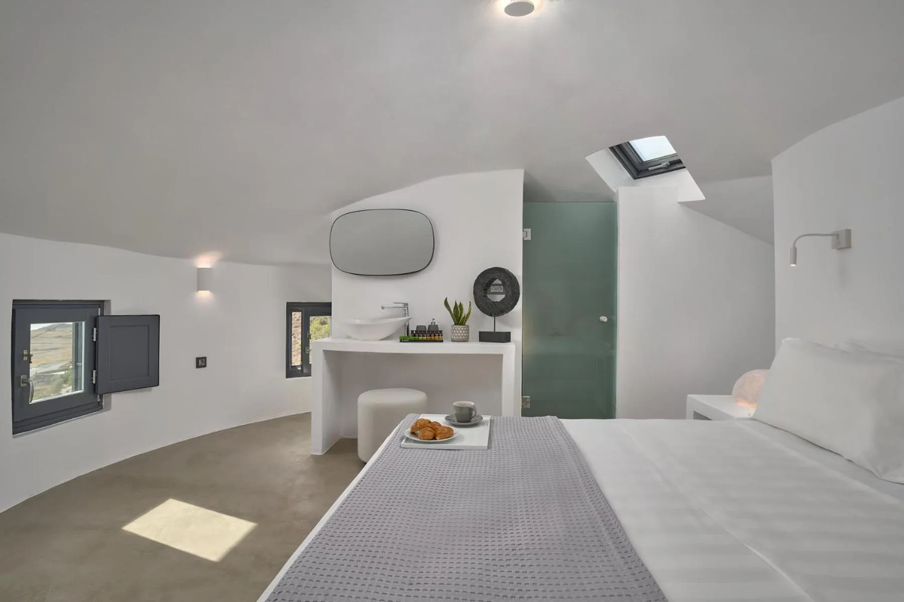 Bed in Topos Exclusive Santorini