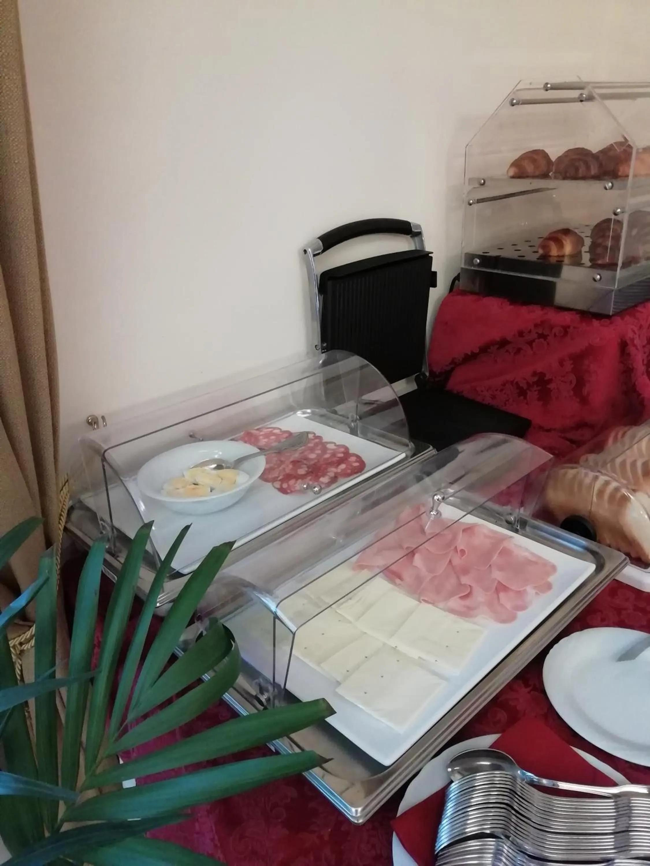 Buffet breakfast in Villa Hotel Del Sole