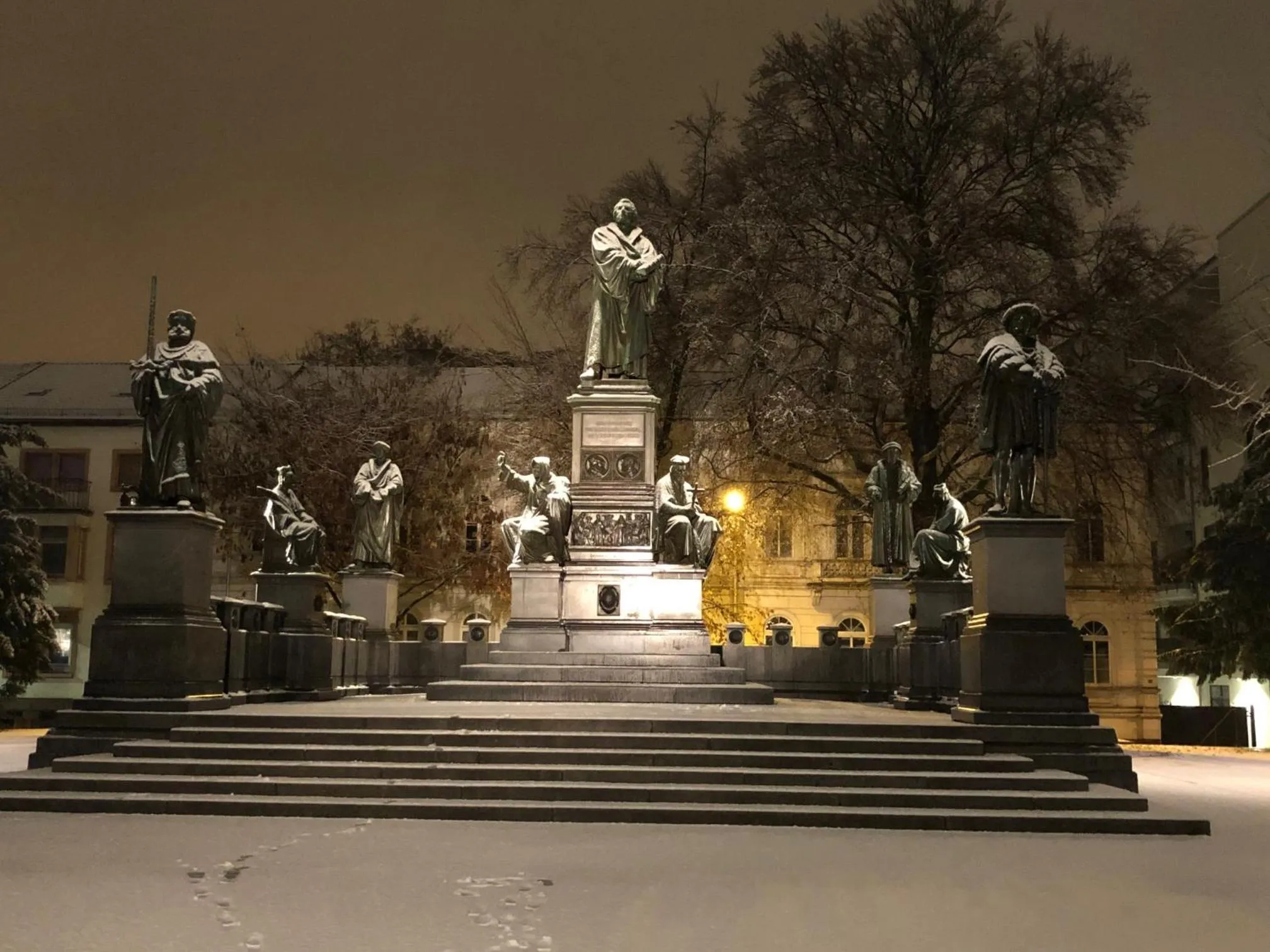 Nearby landmark in Dom-Hotel