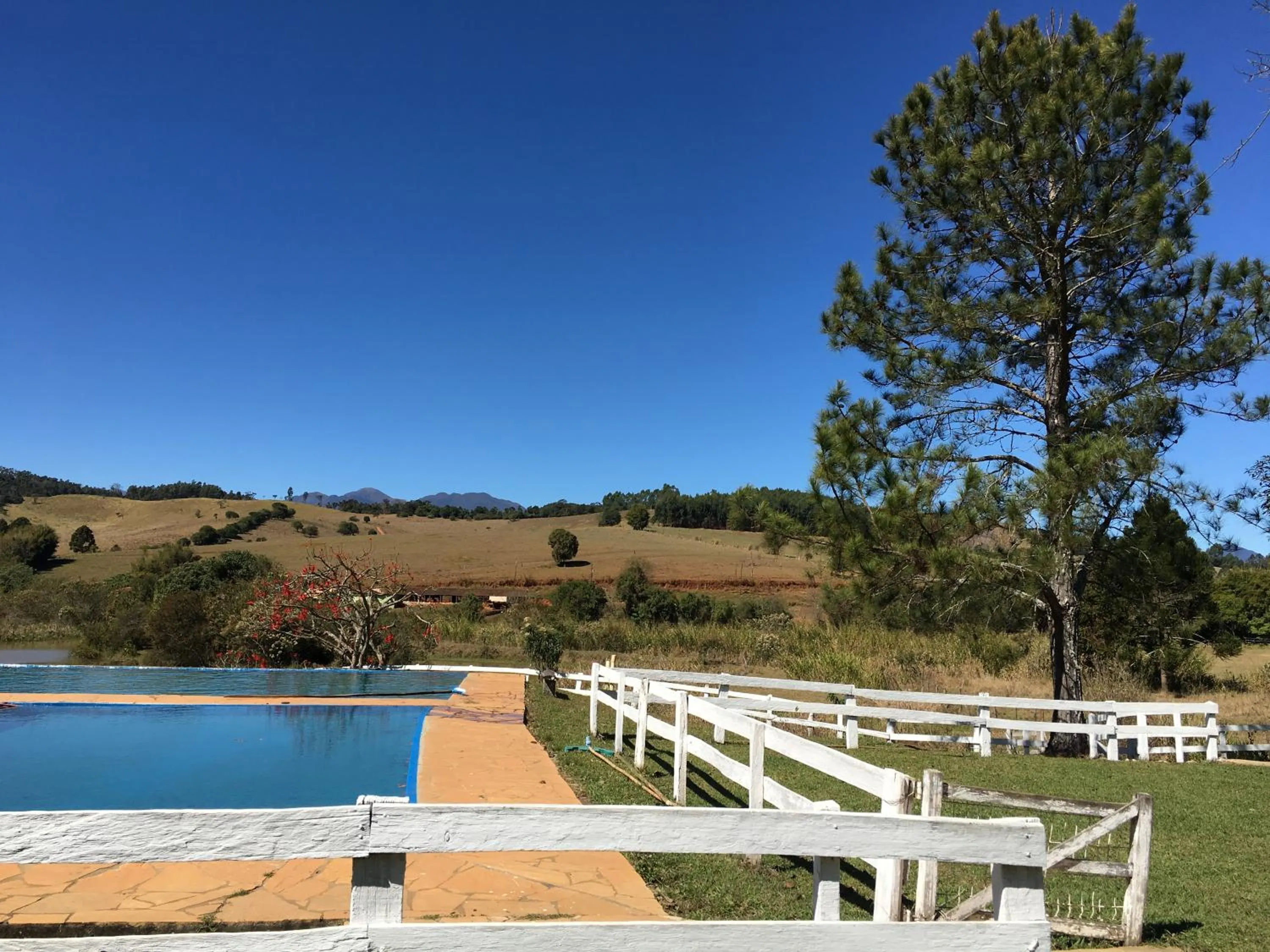 Swimming pool in Fazenda Serra que Chora - Pousada e Restaurante
