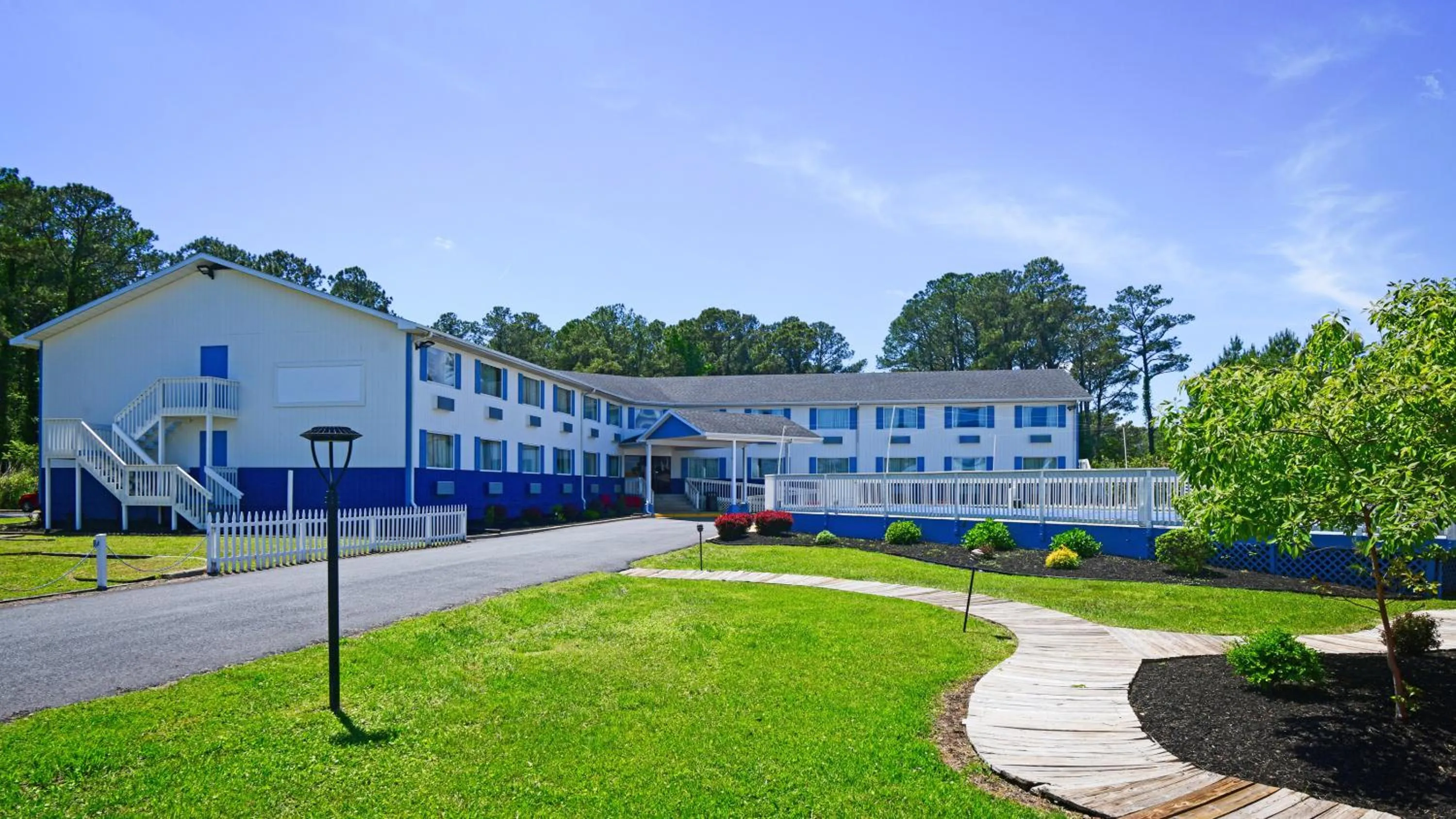 Swimming pool in Days Inn by Wyndham Chincoteague Island