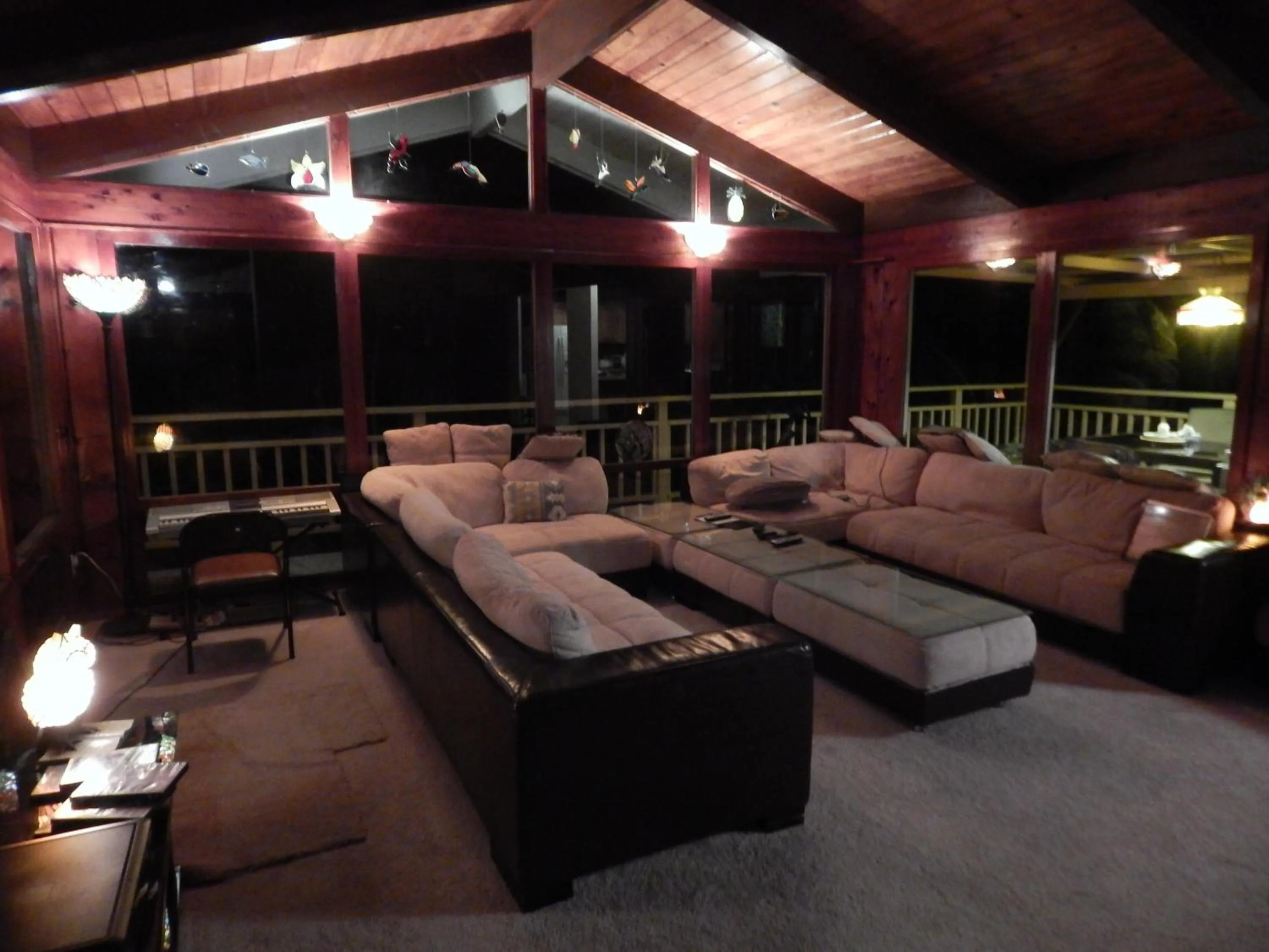 Communal lounge/ TV room in Fern Forest Getaway
