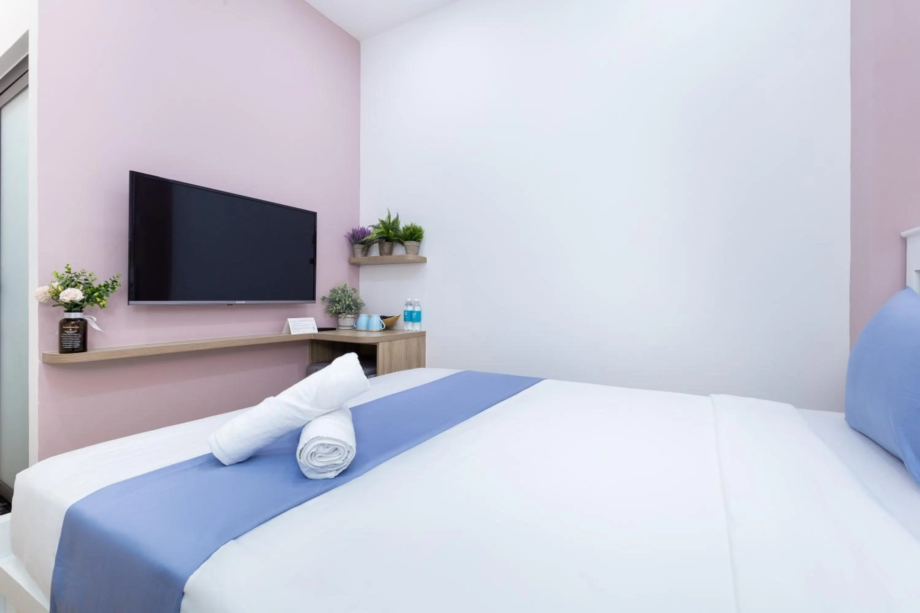 Photo of the whole room, Bed in Cozrum Homes - Charming Corner