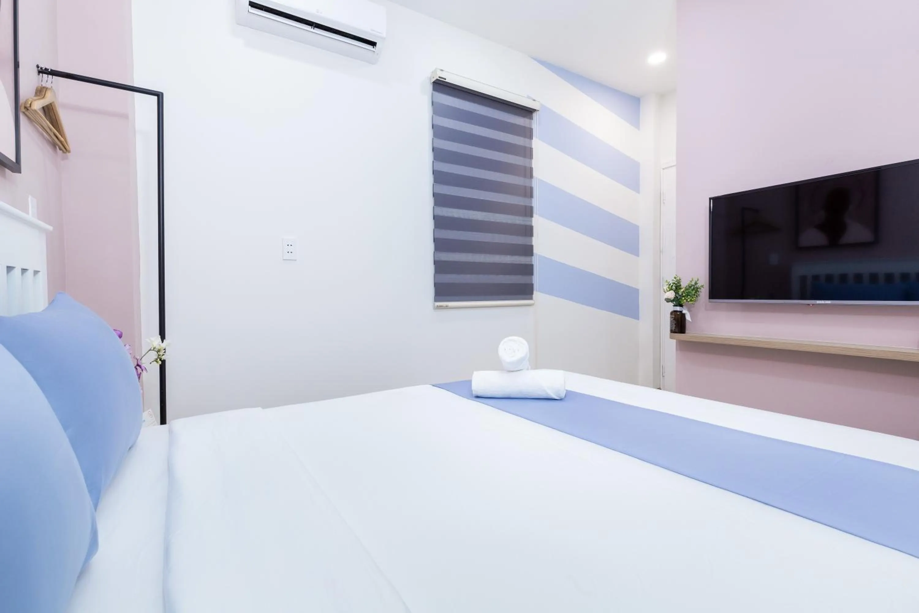 Photo of the whole room, Bed in Cozrum Homes - Charming Corner