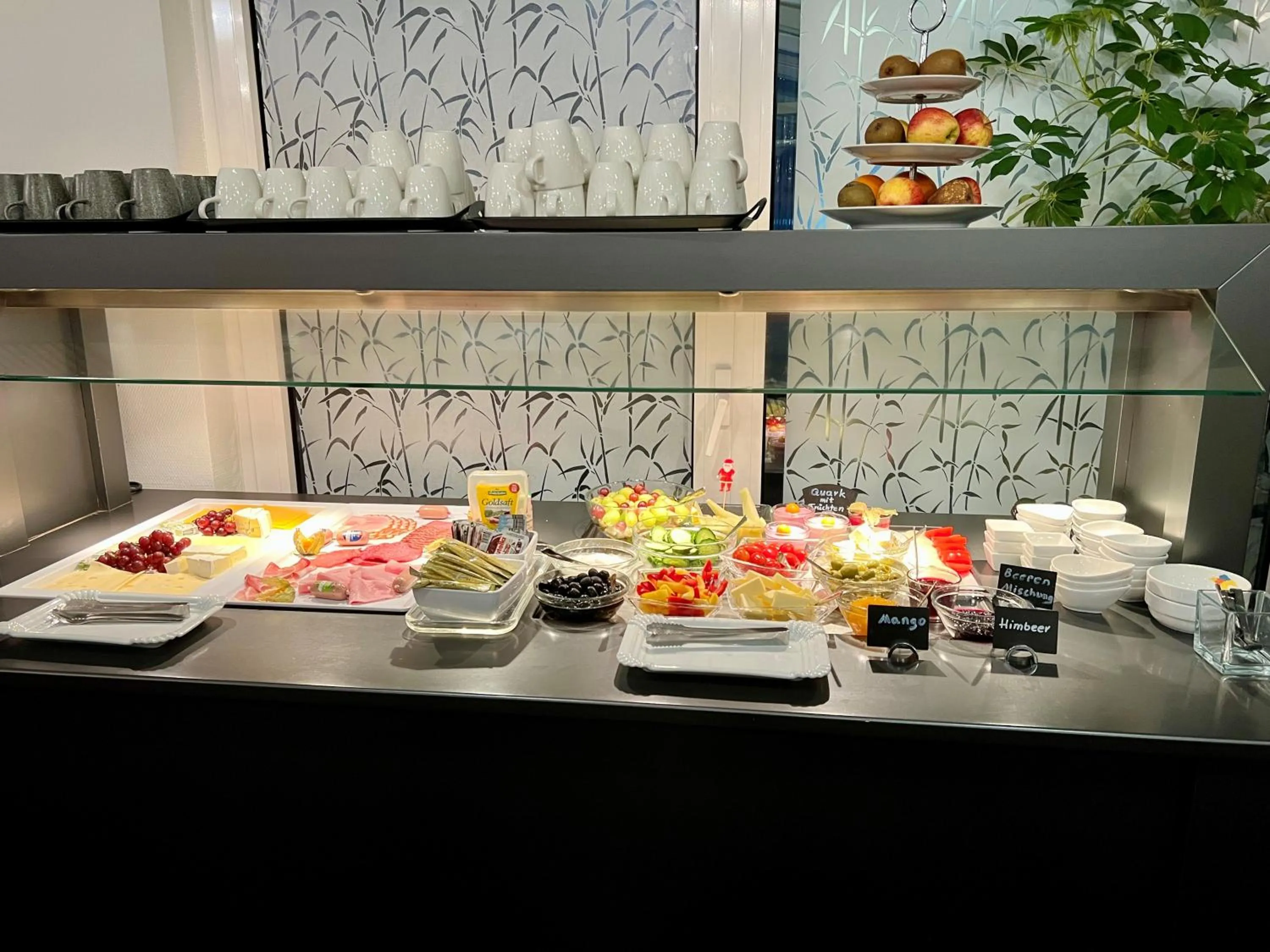 Buffet breakfast in Globotel Hotel Garbsen