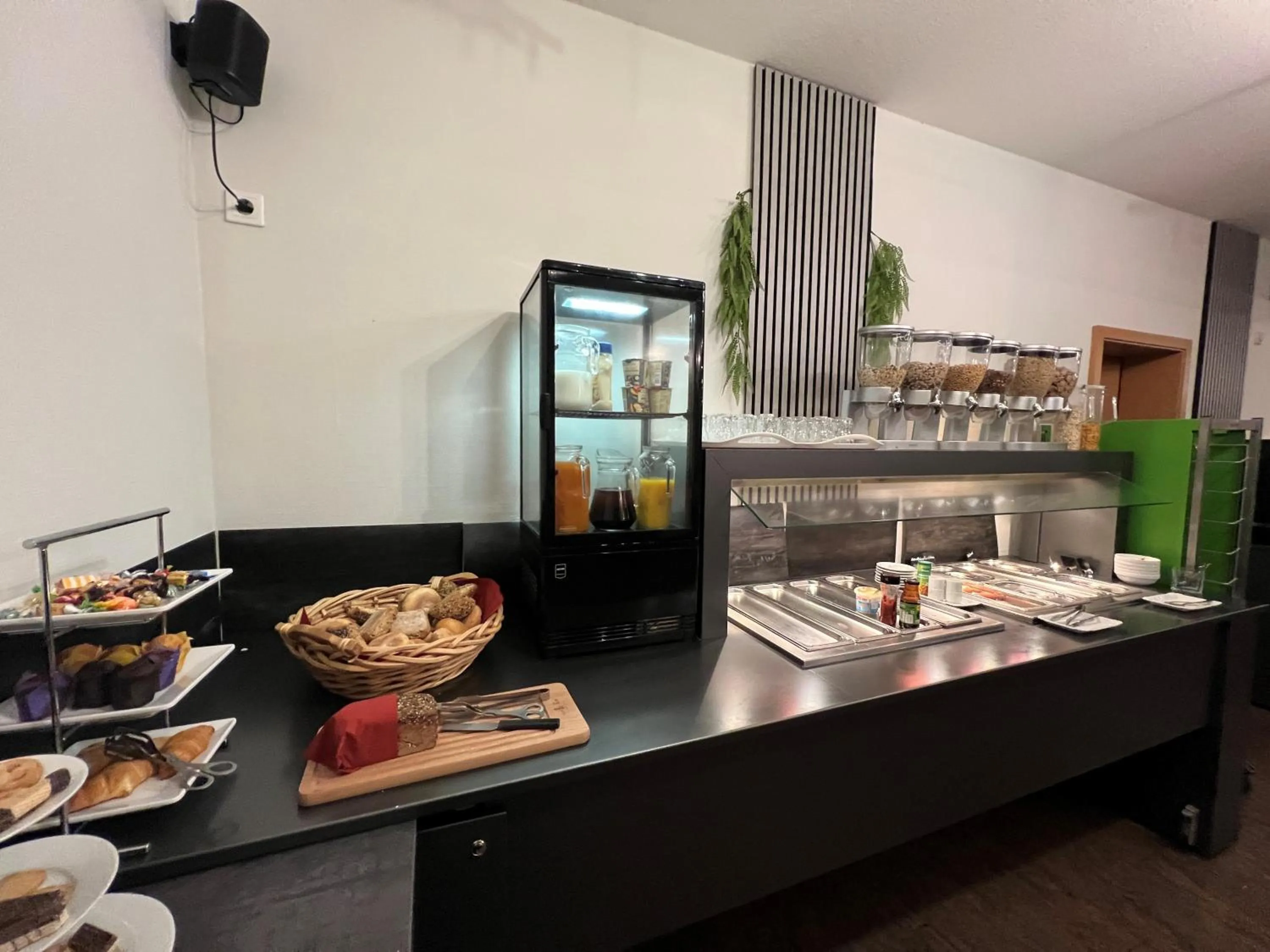 Buffet breakfast in Globotel Hotel Garbsen