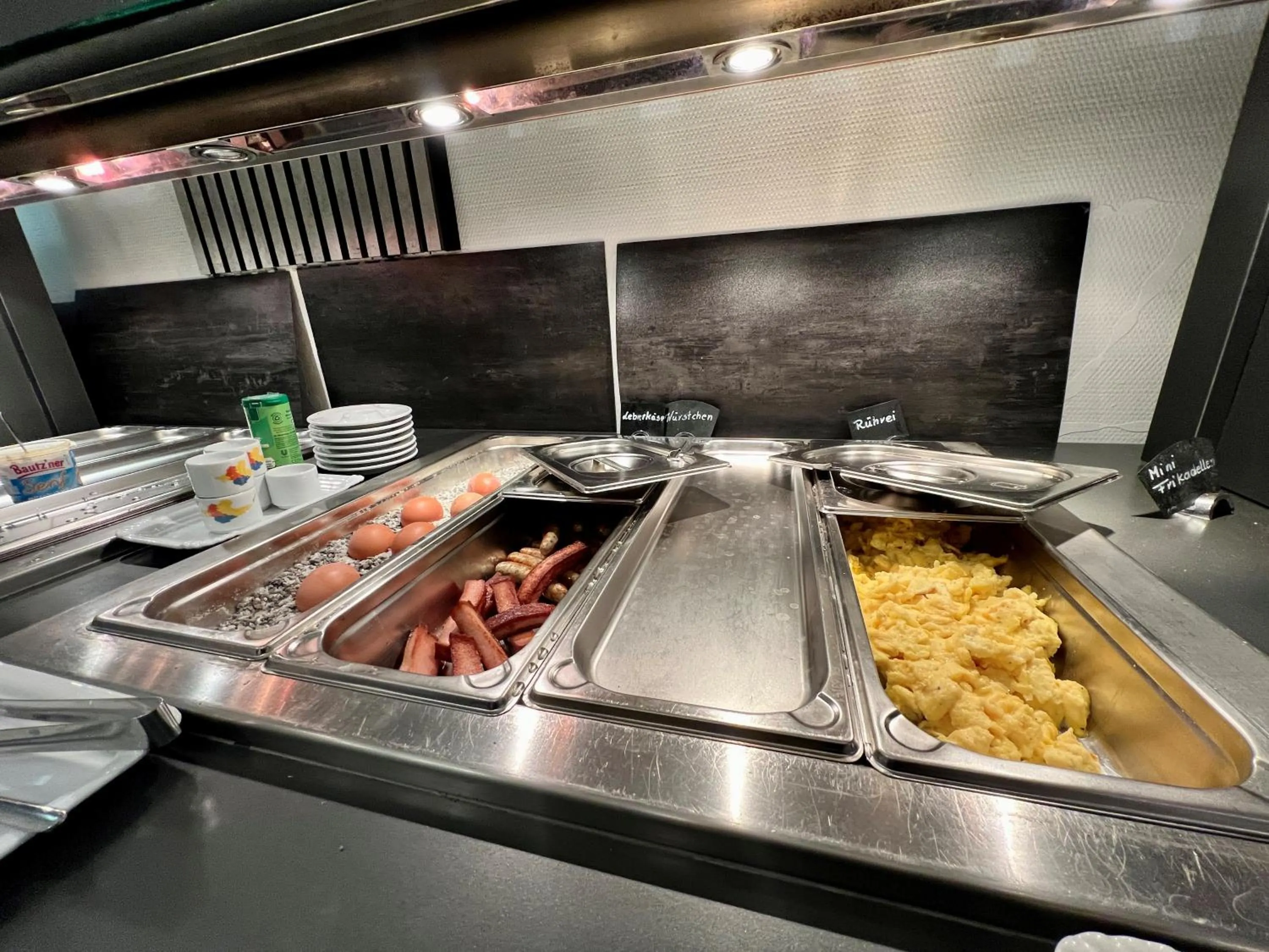 Buffet breakfast in Globotel Hotel Garbsen