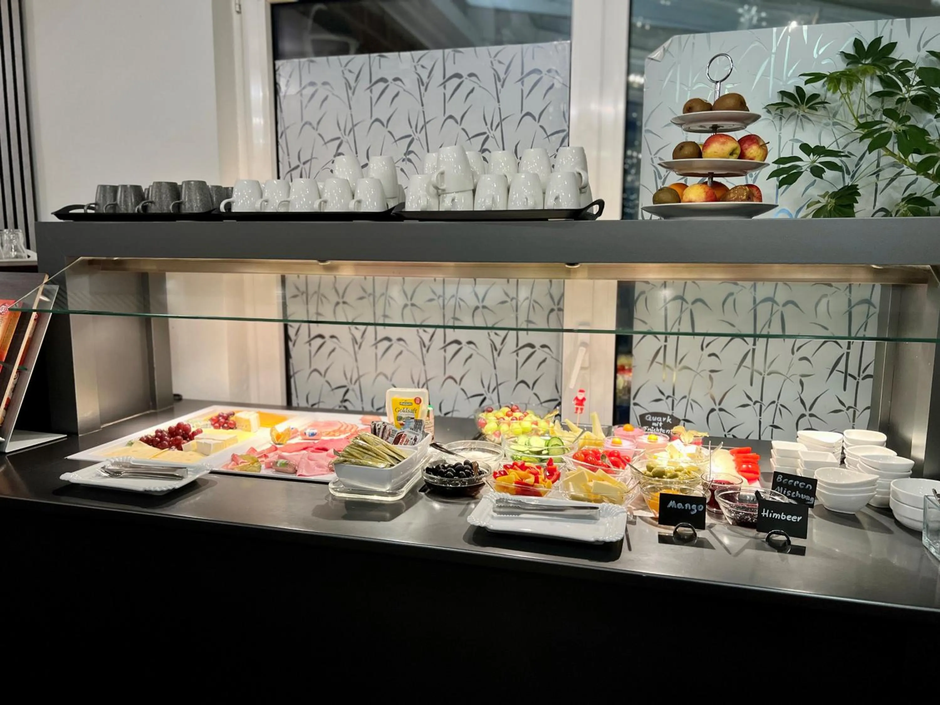 Buffet breakfast in Globotel Hotel Garbsen