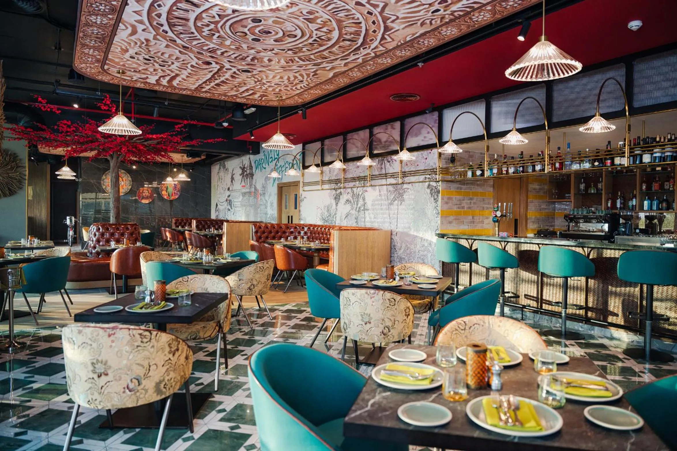 Restaurant/places to eat in Mövenpick Hotel Jumeirah Lakes Towers Dubai