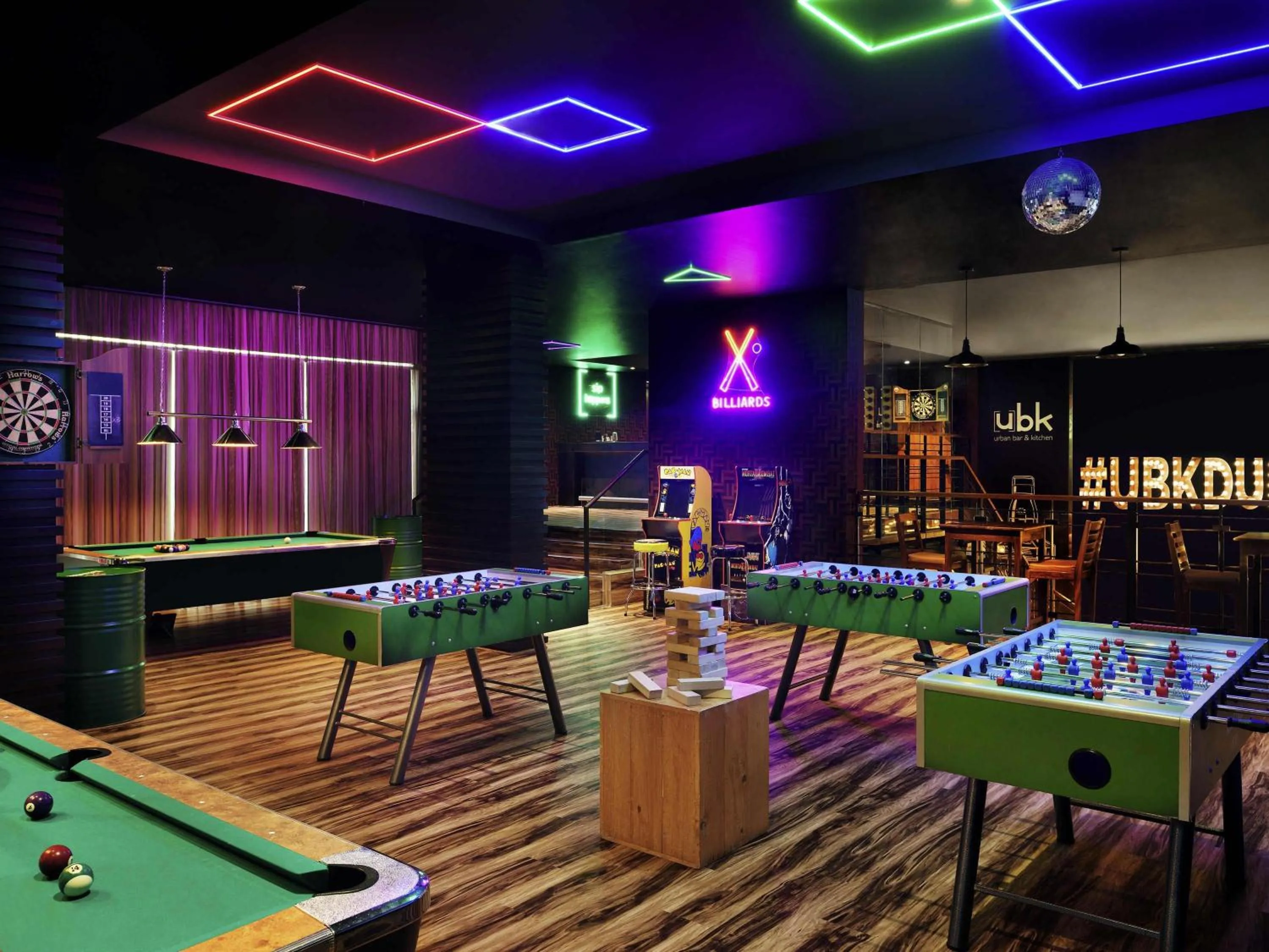 Restaurant/places to eat in Mövenpick Hotel Jumeirah Lakes Towers Dubai