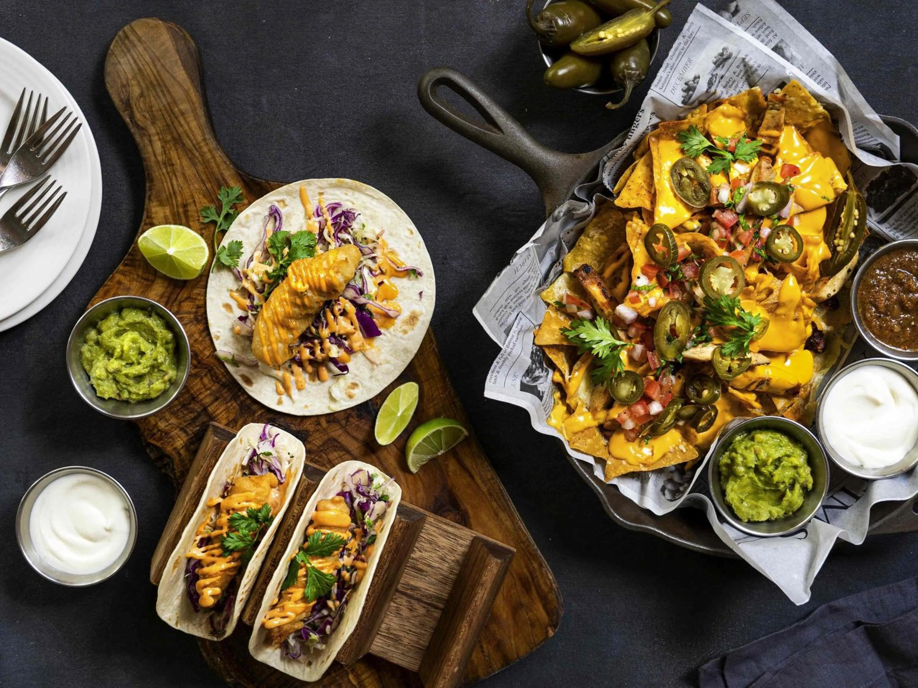 Restaurant/places to eat in Mövenpick Hotel Jumeirah Lakes Towers Dubai