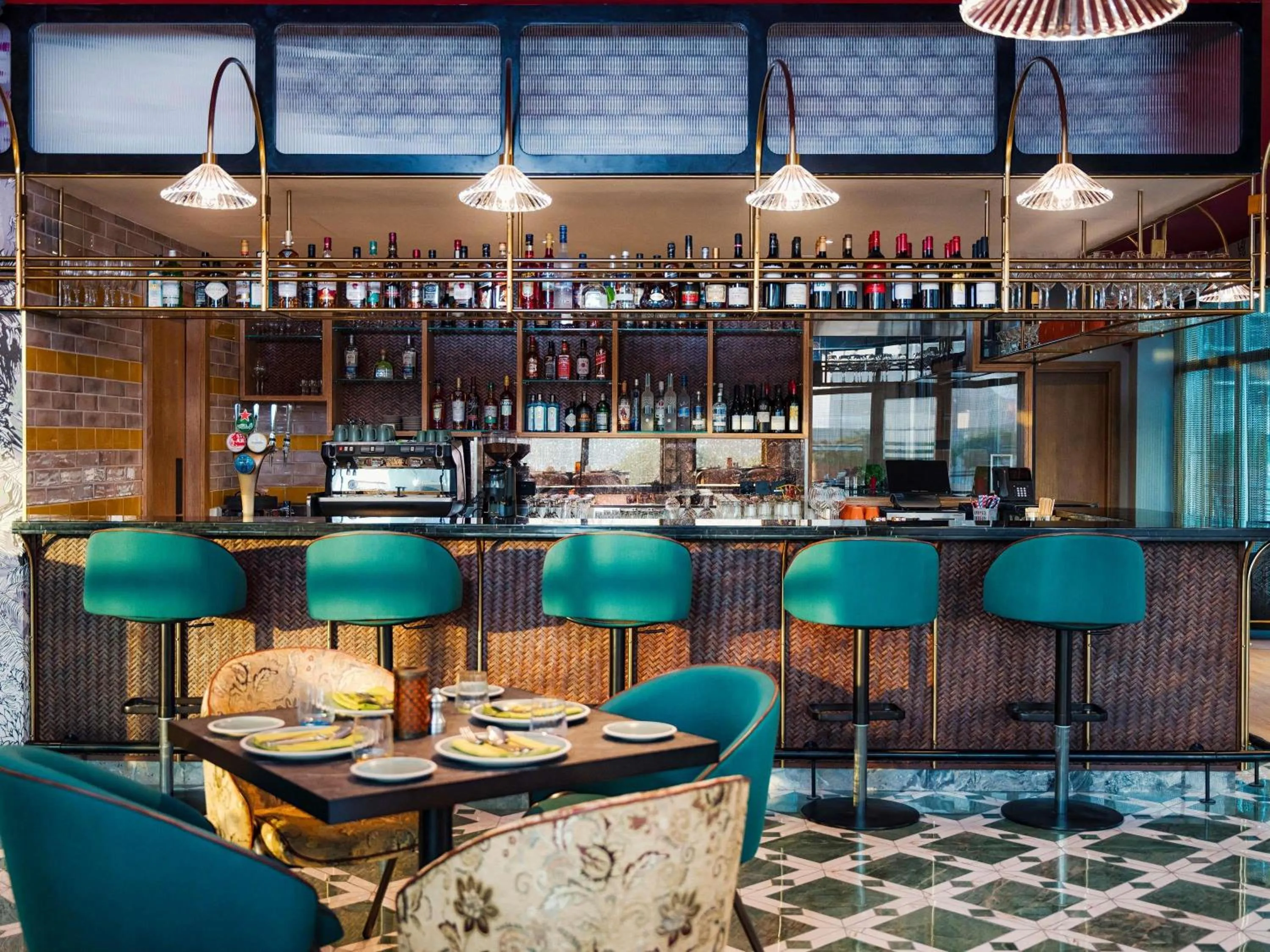 Restaurant/places to eat in Mövenpick Hotel Jumeirah Lakes Towers Dubai