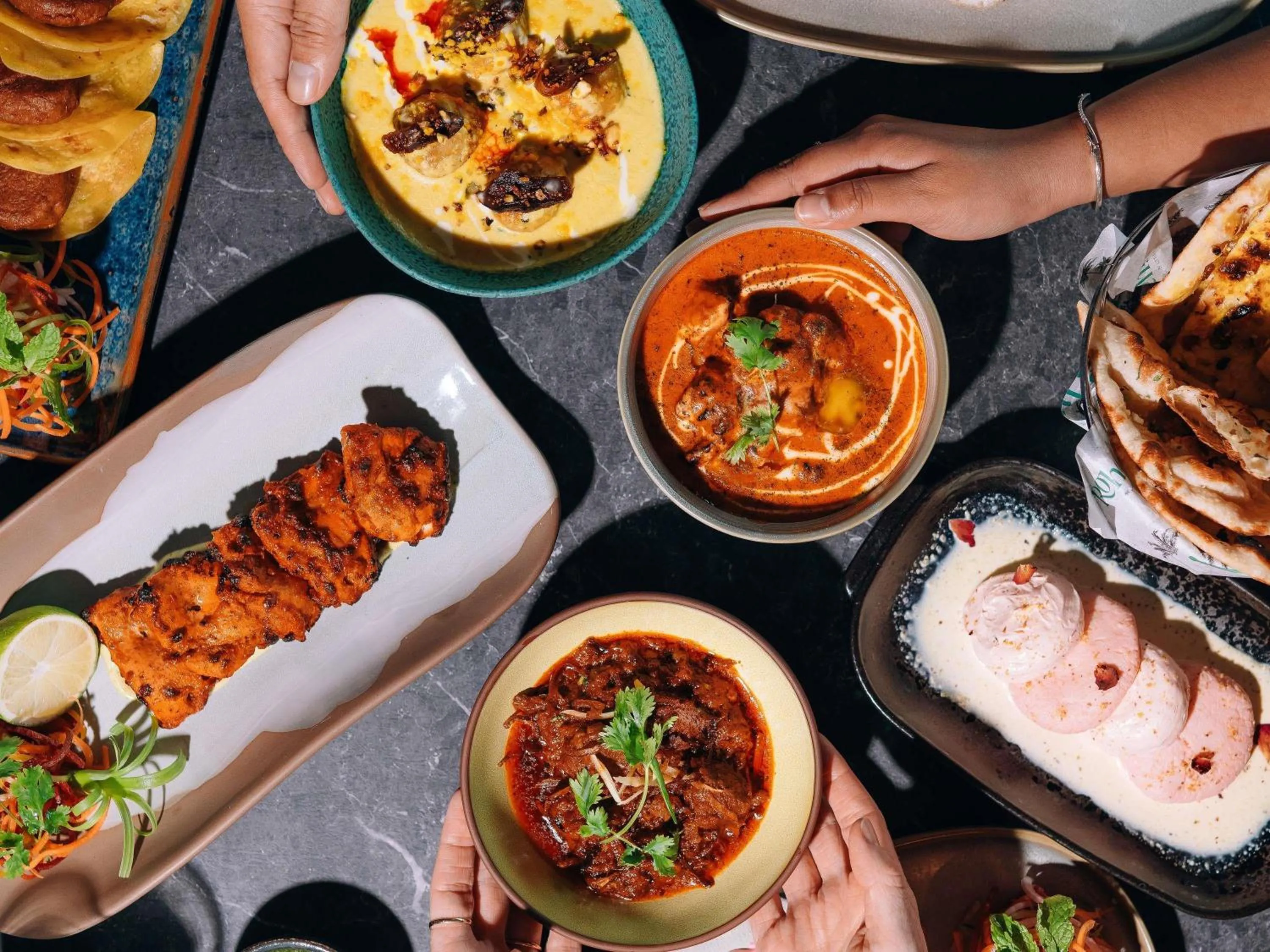 Restaurant/places to eat in Mövenpick Hotel Jumeirah Lakes Towers Dubai