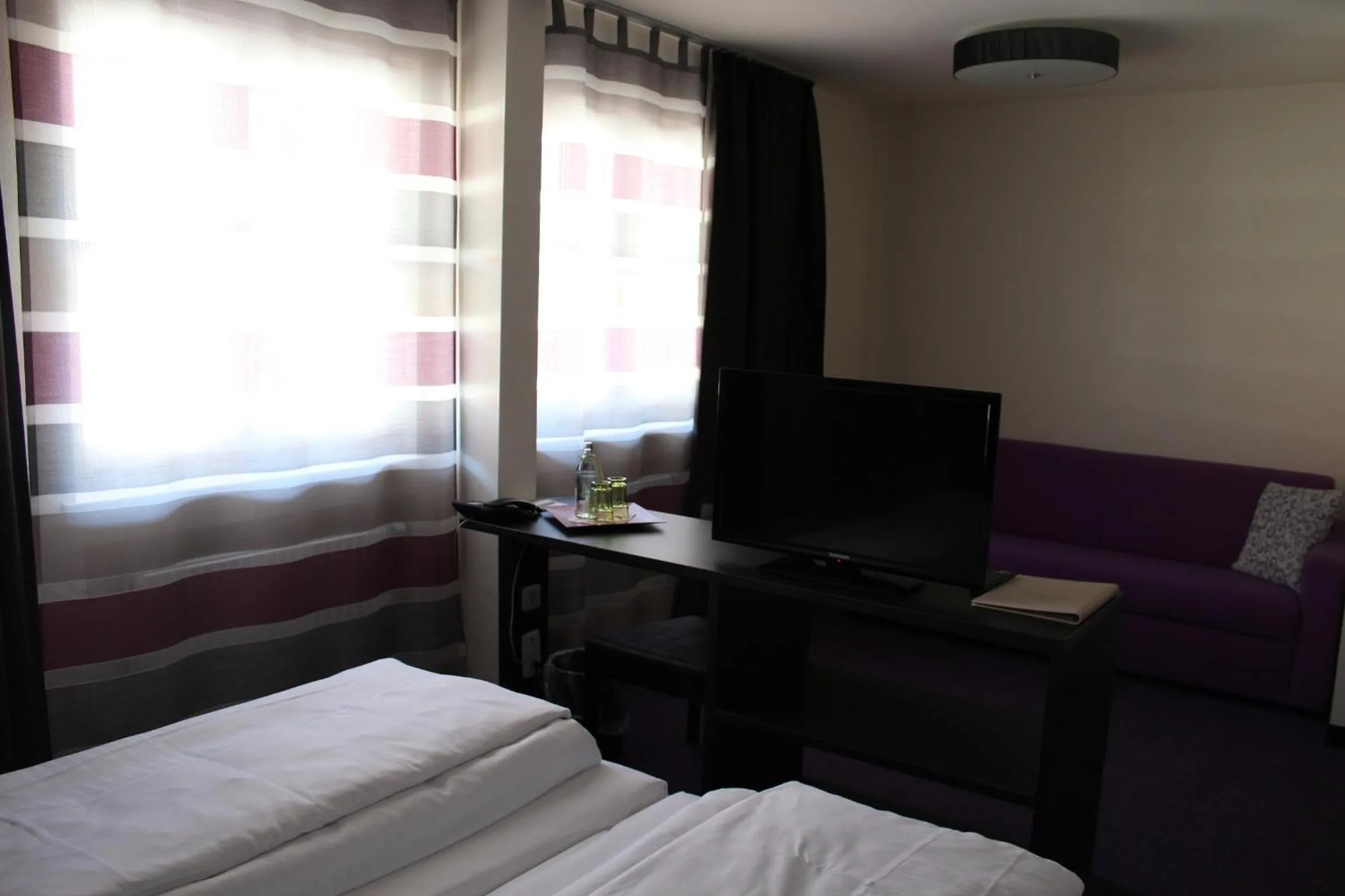 Photo of the whole room, Bed in Amiga Hotel München Messe
