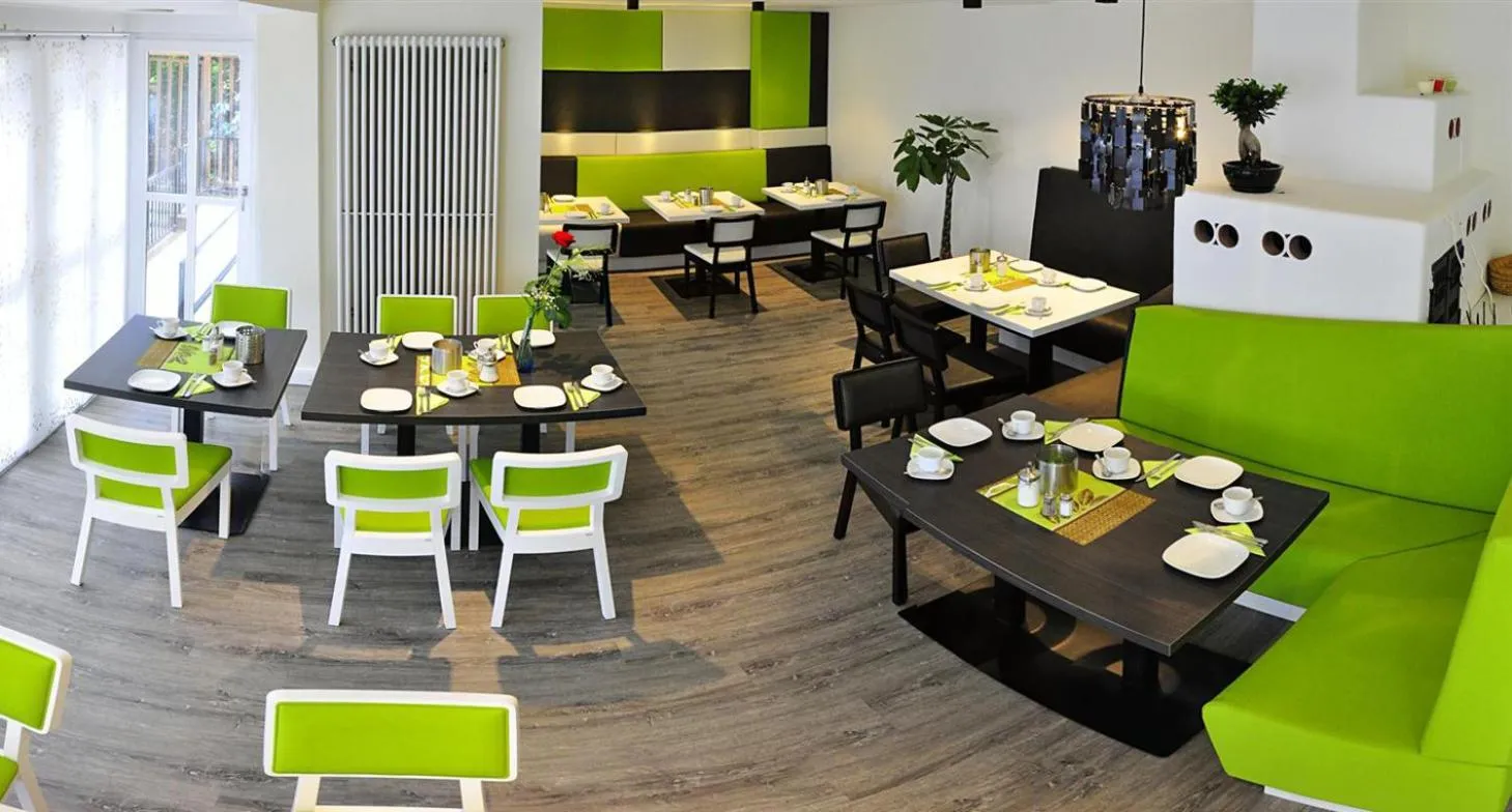 Restaurant/places to eat in Amiga Hotel München Messe