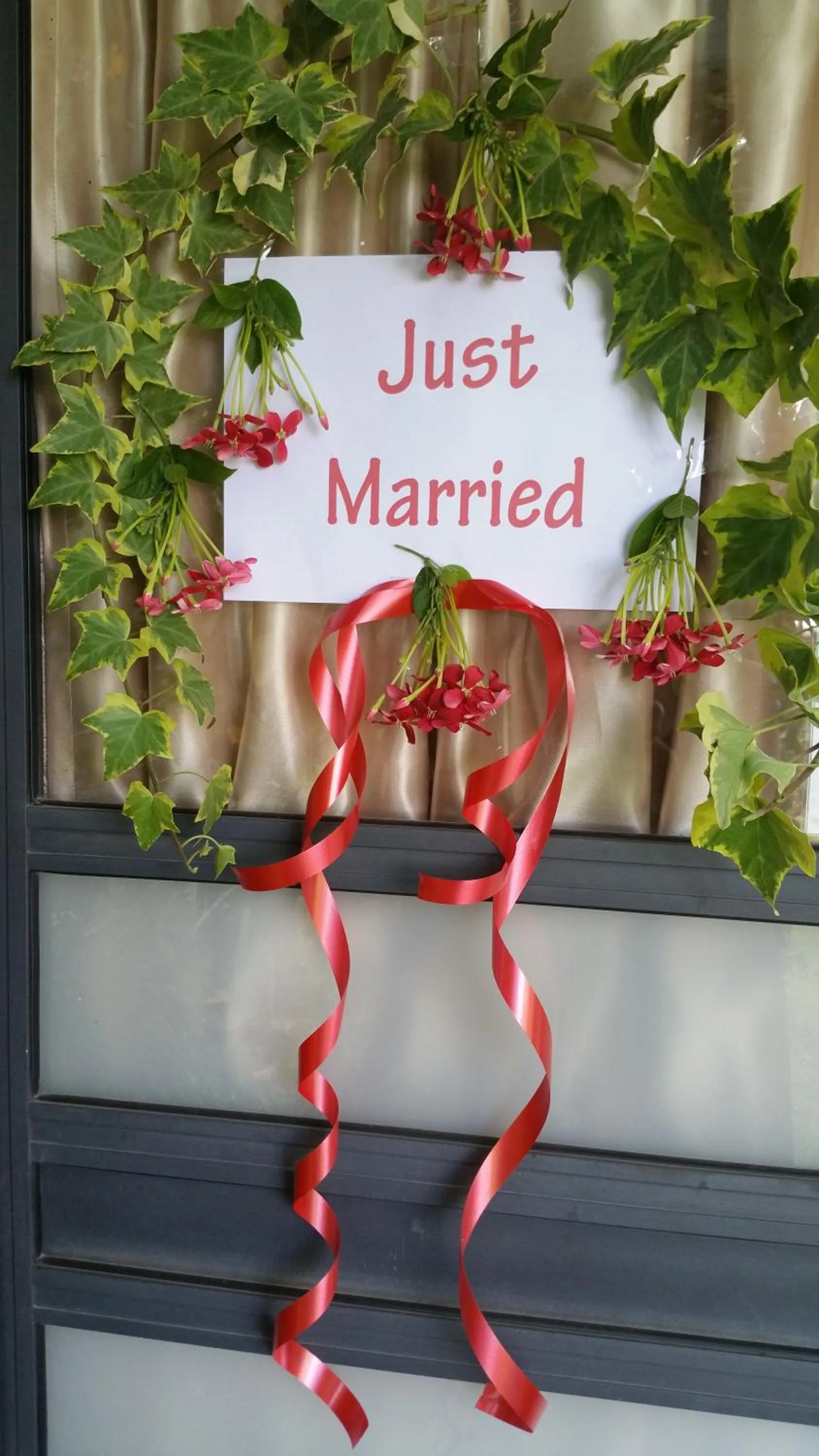 Decorative detail in Miki's Rosh Pinna