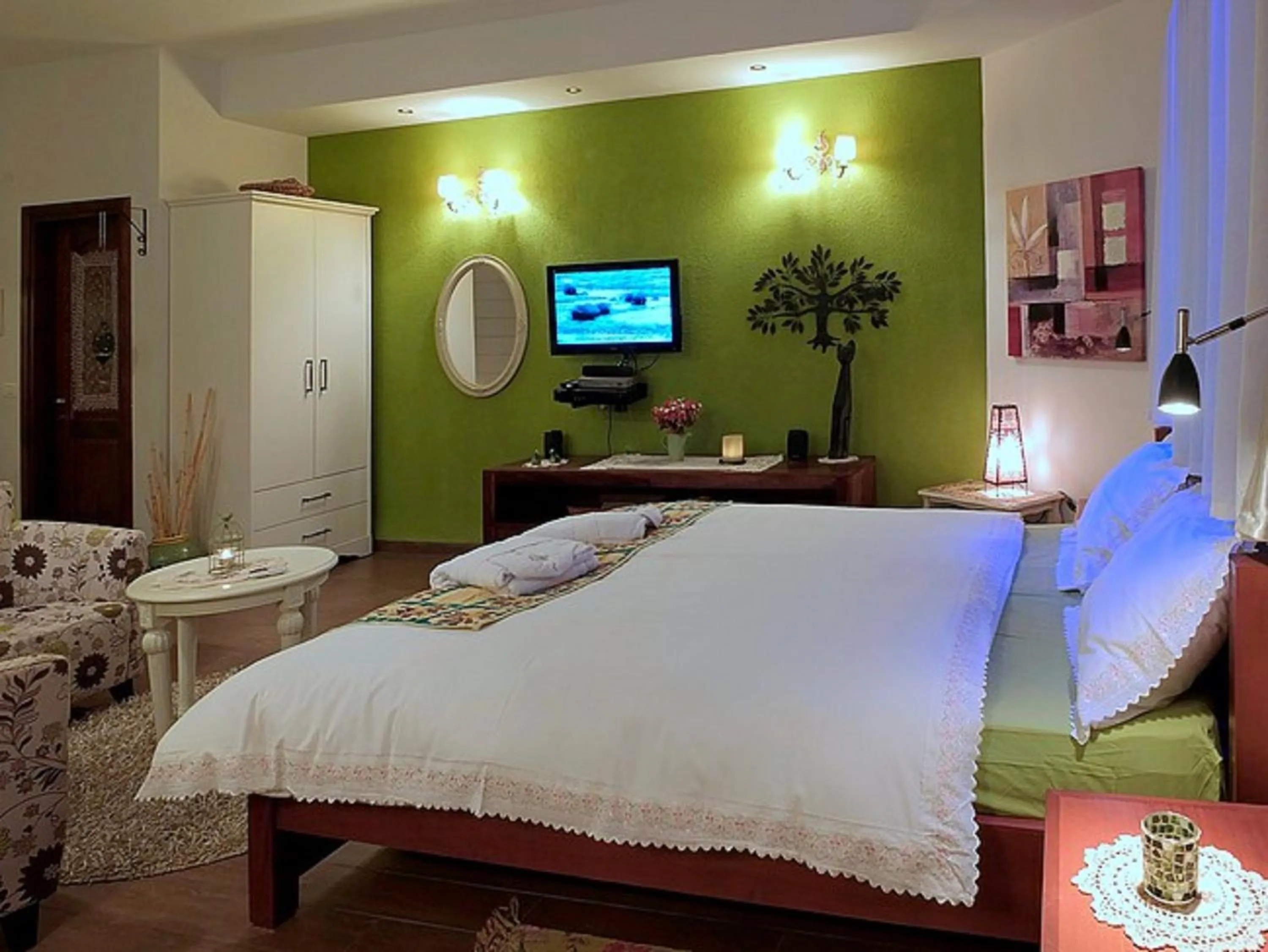 Bed in Miki's Rosh Pinna