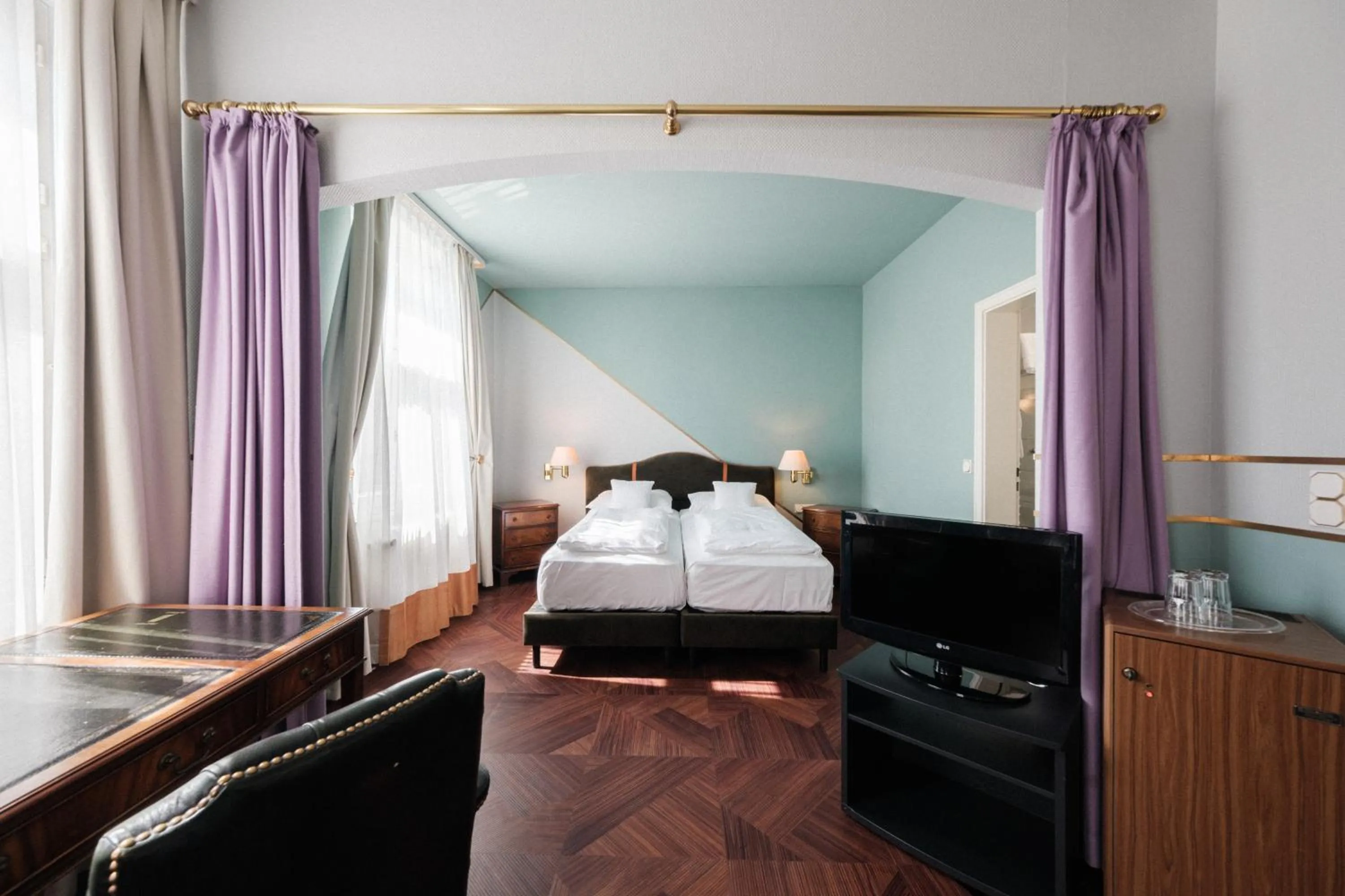 TV and multimedia, Bed in Hotel Haus Duden