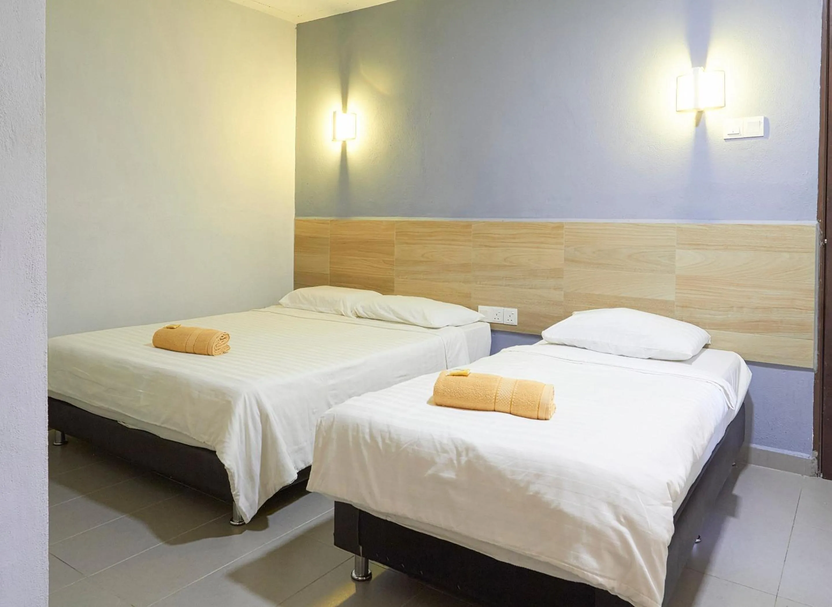 Bed in Corrie Chalet Pantai Cenang Langkawi