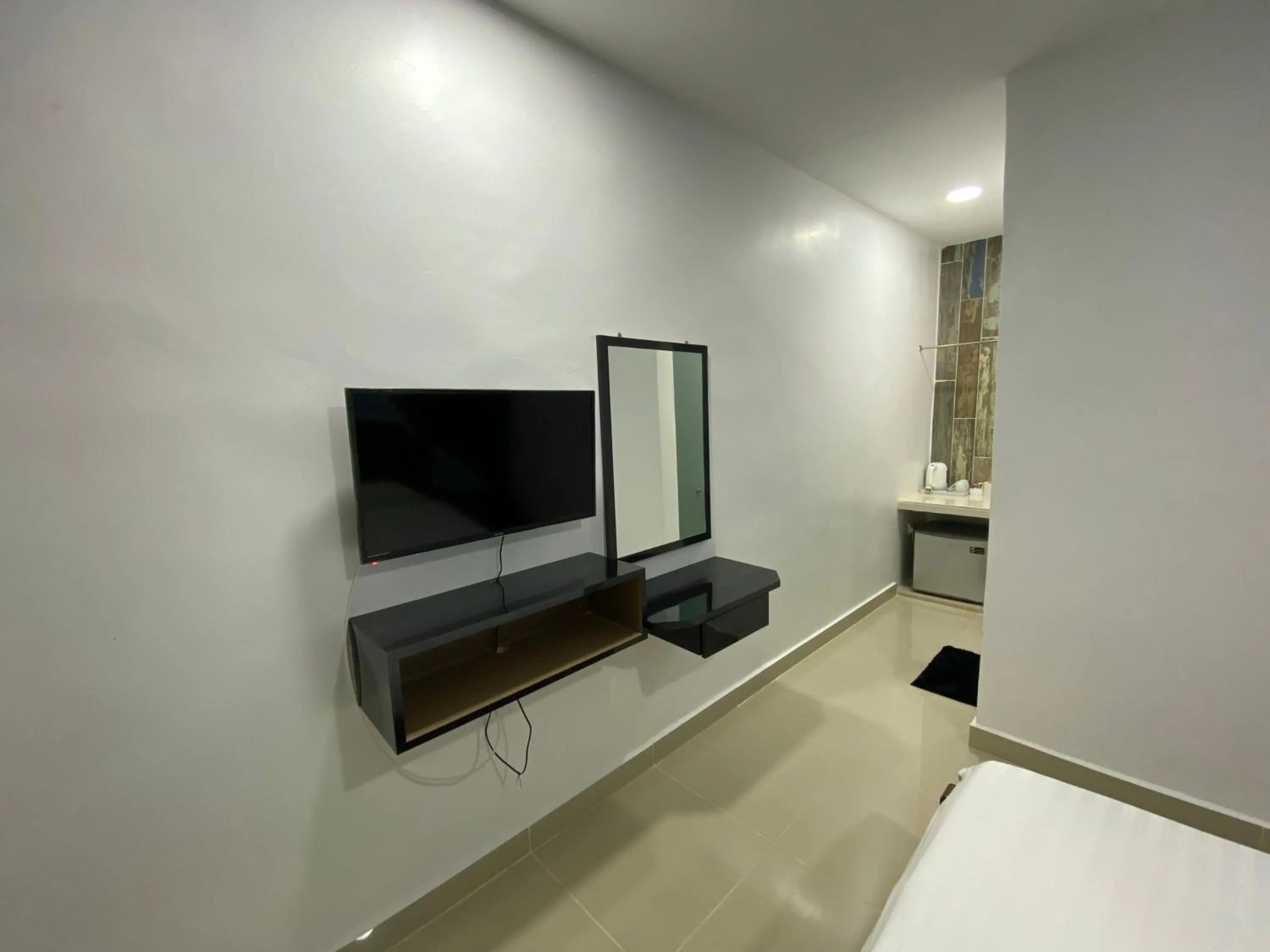 TV and multimedia, Bed in Corrie Chalet Pantai Cenang Langkawi