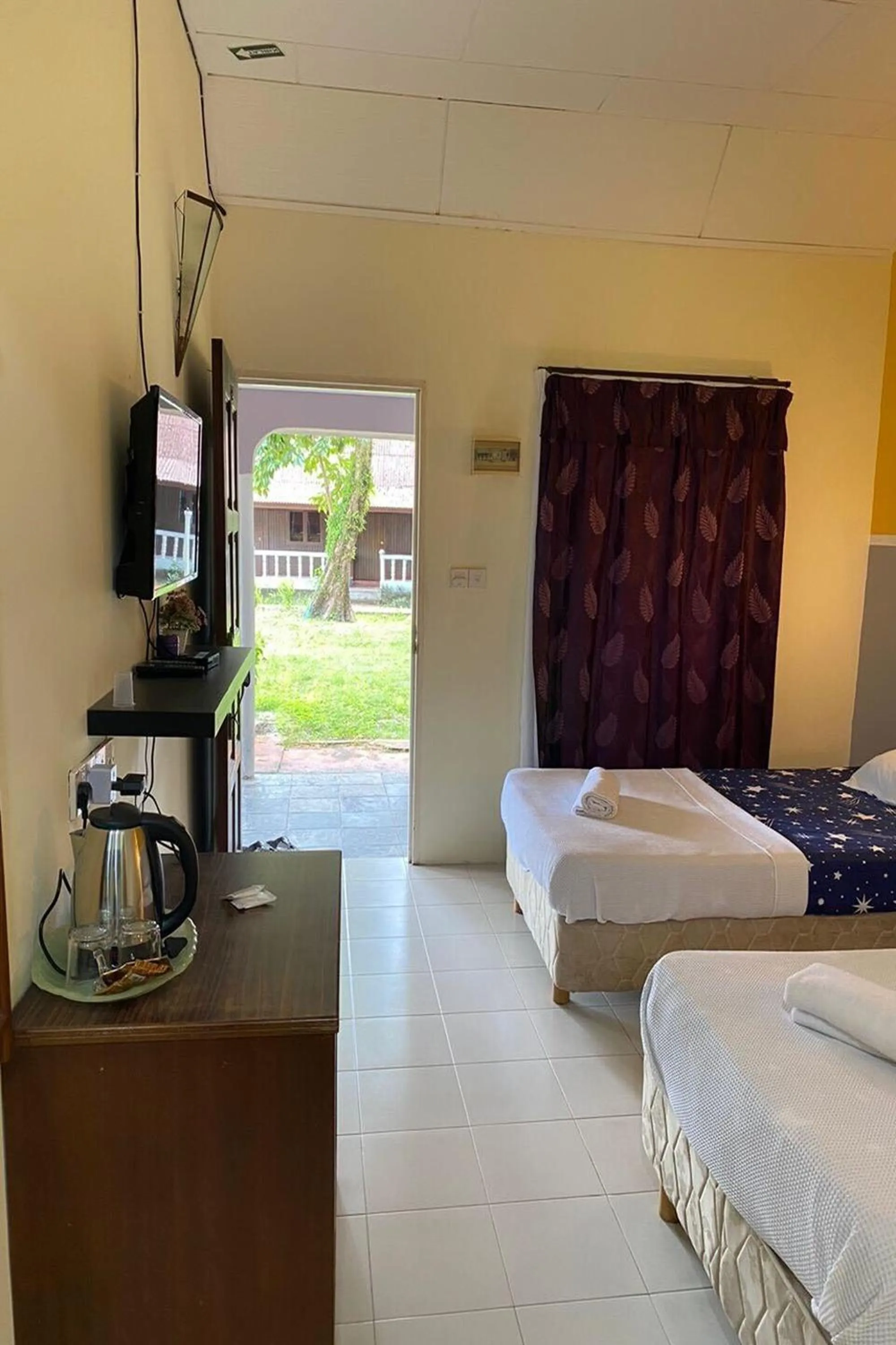 Bed in Corrie Chalet Pantai Cenang Langkawi