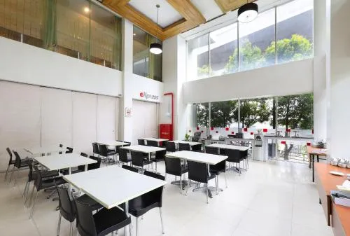 Amaris Hotel Bekasi Barat