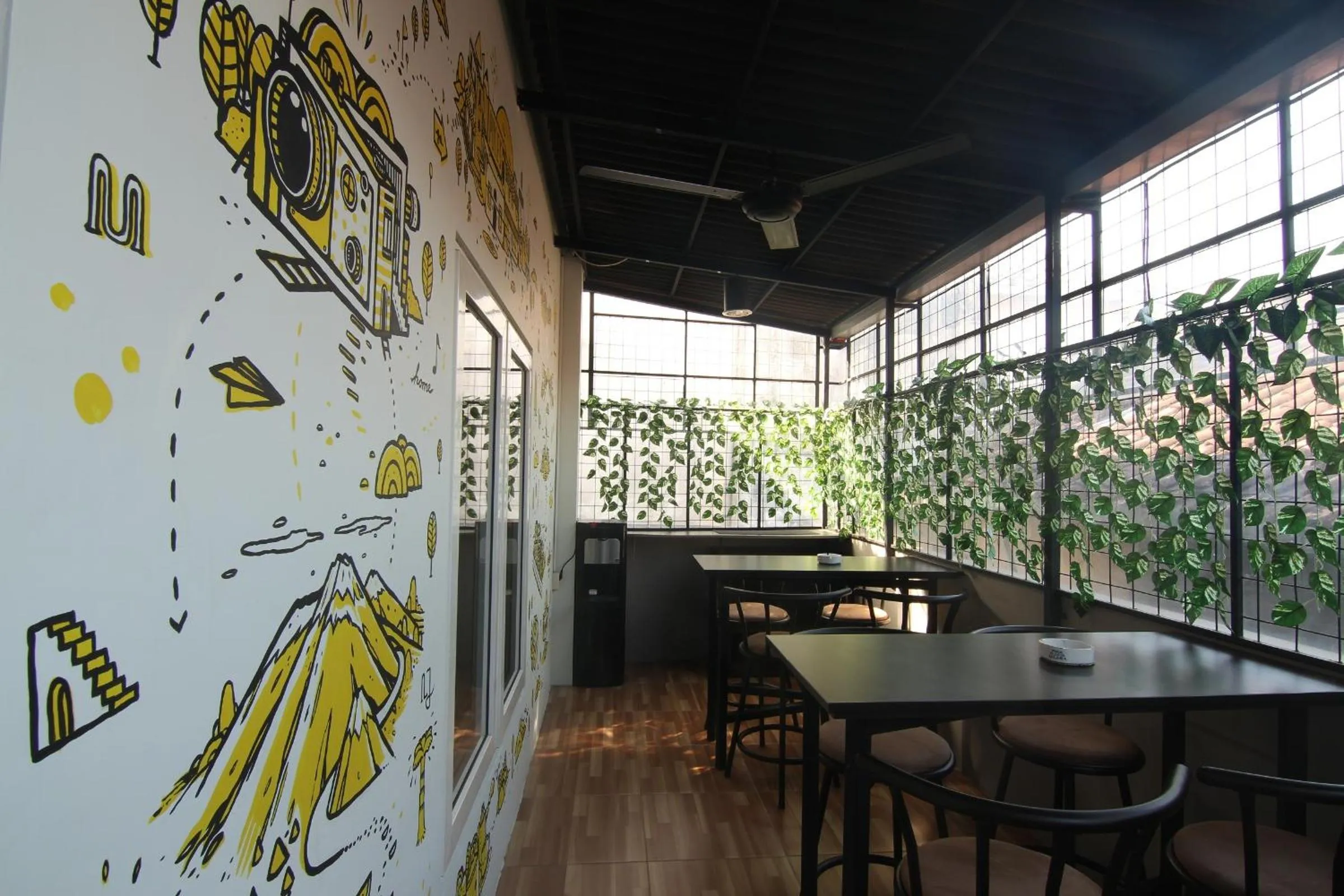 Communal lounge/ TV room in Hotel Pules