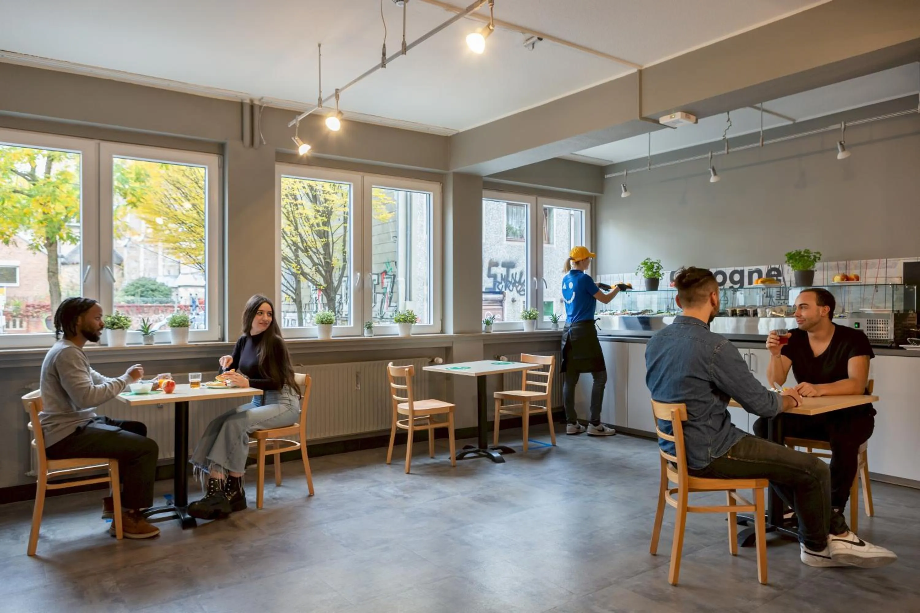 Restaurant/places to eat in a&o Köln Hauptbahnhof